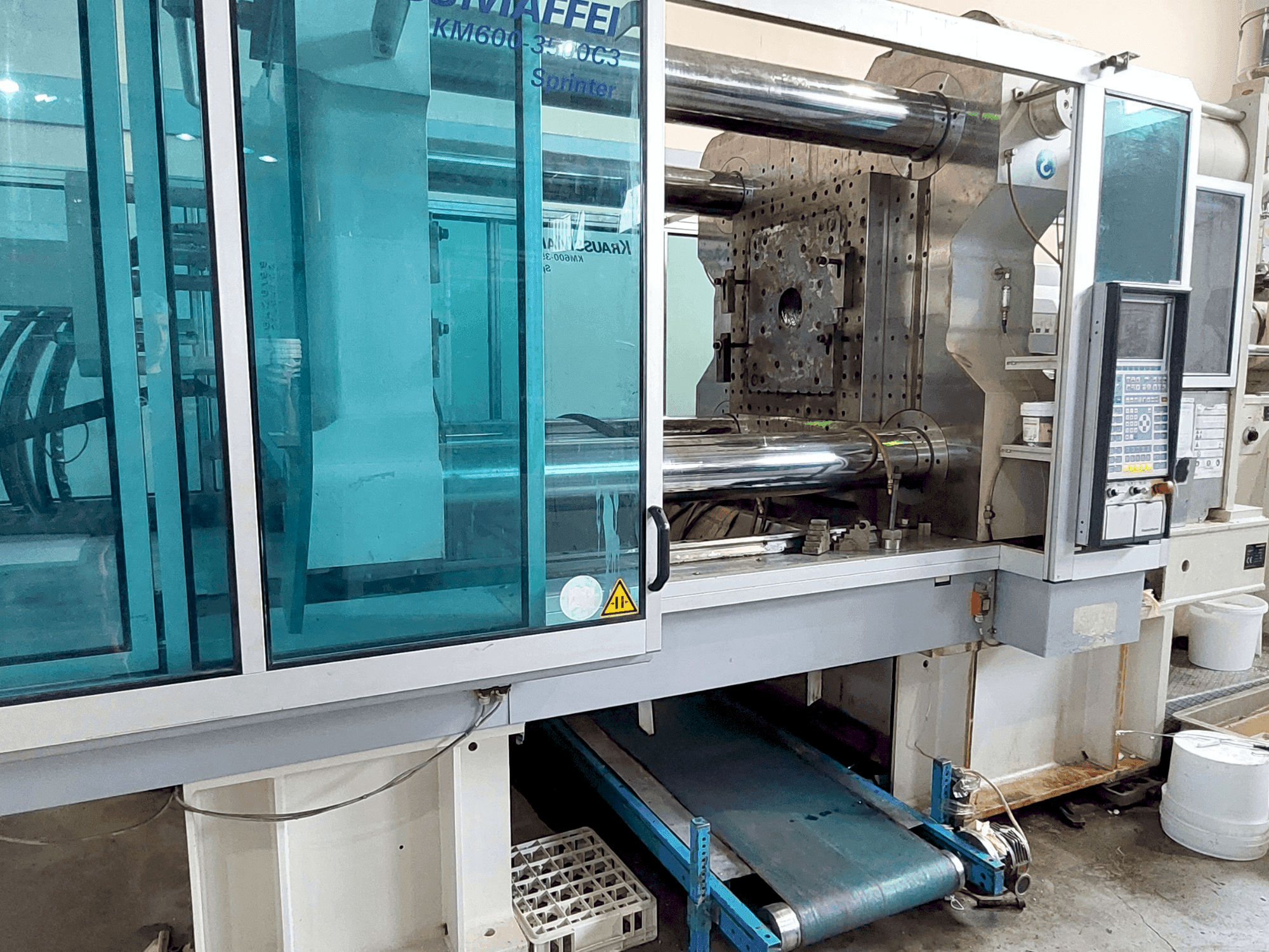 Widok z przodu maszyny Krauss Maffei 600 - 3500 C3