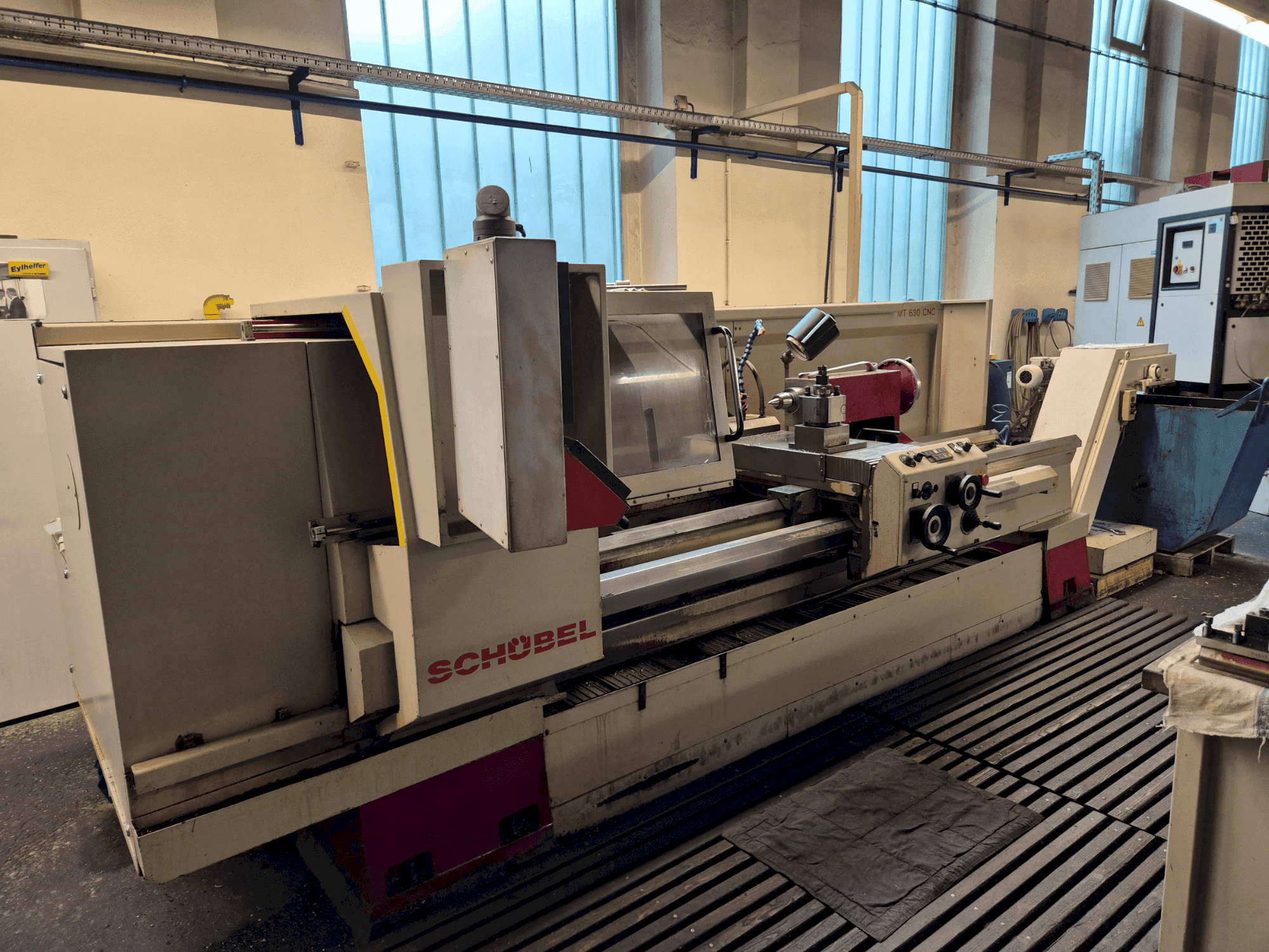 Widok z przodu maszyny SCHÜBEL MT 630 CNC
