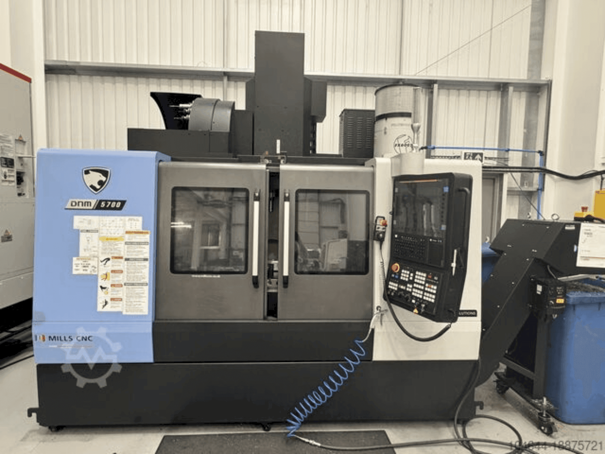 Widok z przodu maszyny DOOSAN DNM 5700