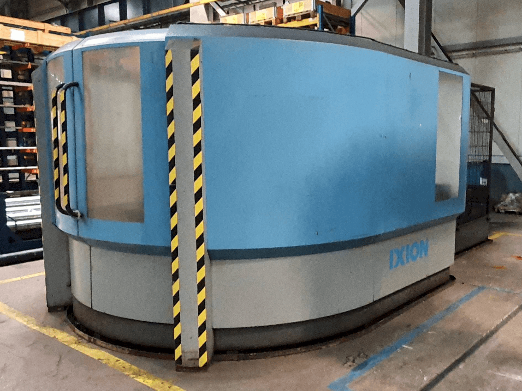 Widok z przodu maszyny IXION TL1004