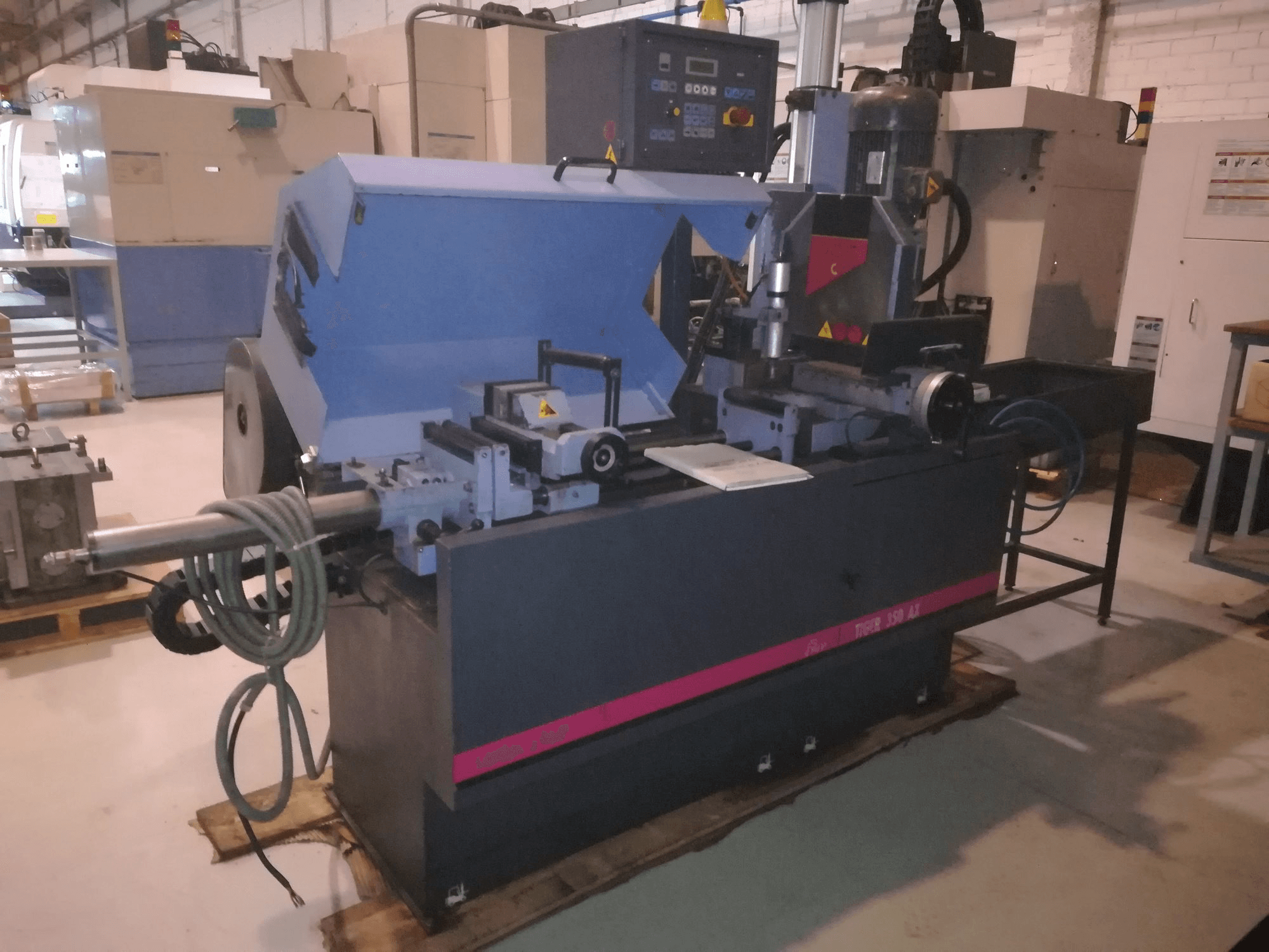 Widok z przodu maszyny MEP TIGER 350 AX