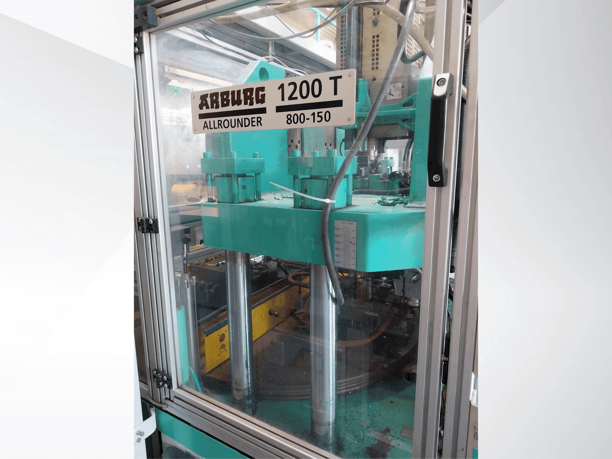 Widok z przodu maszyny Arburg Allrounder 1200T 800-150