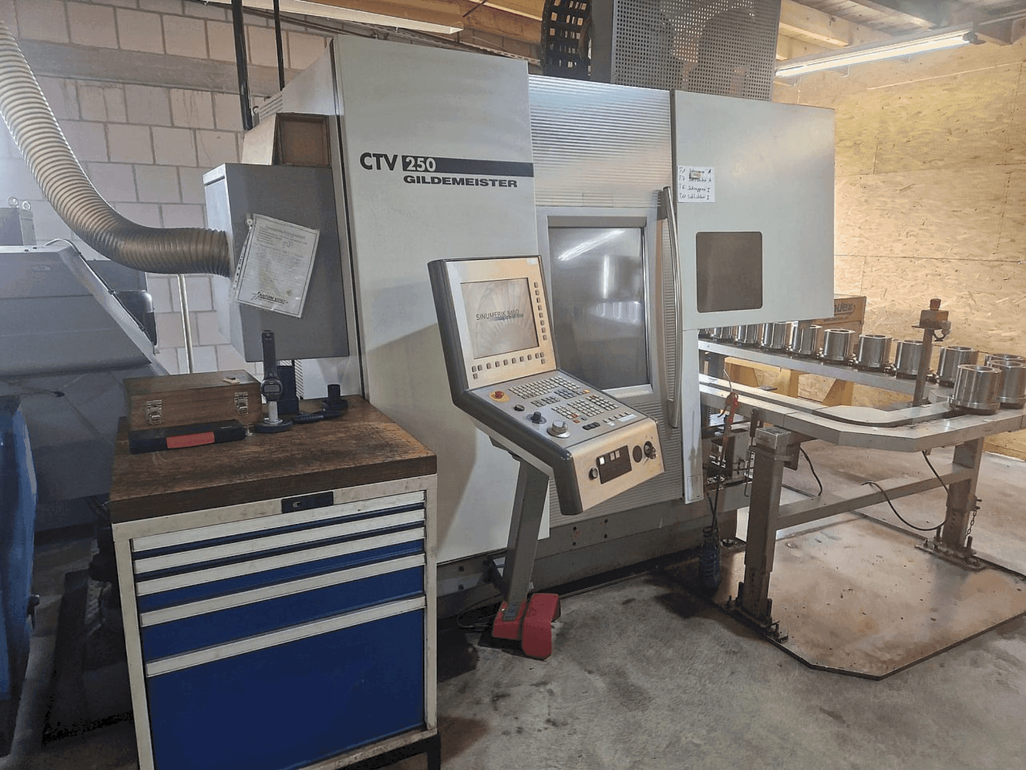 Widok z przodu maszyny DMG GILDEMEISTER CTV 250
