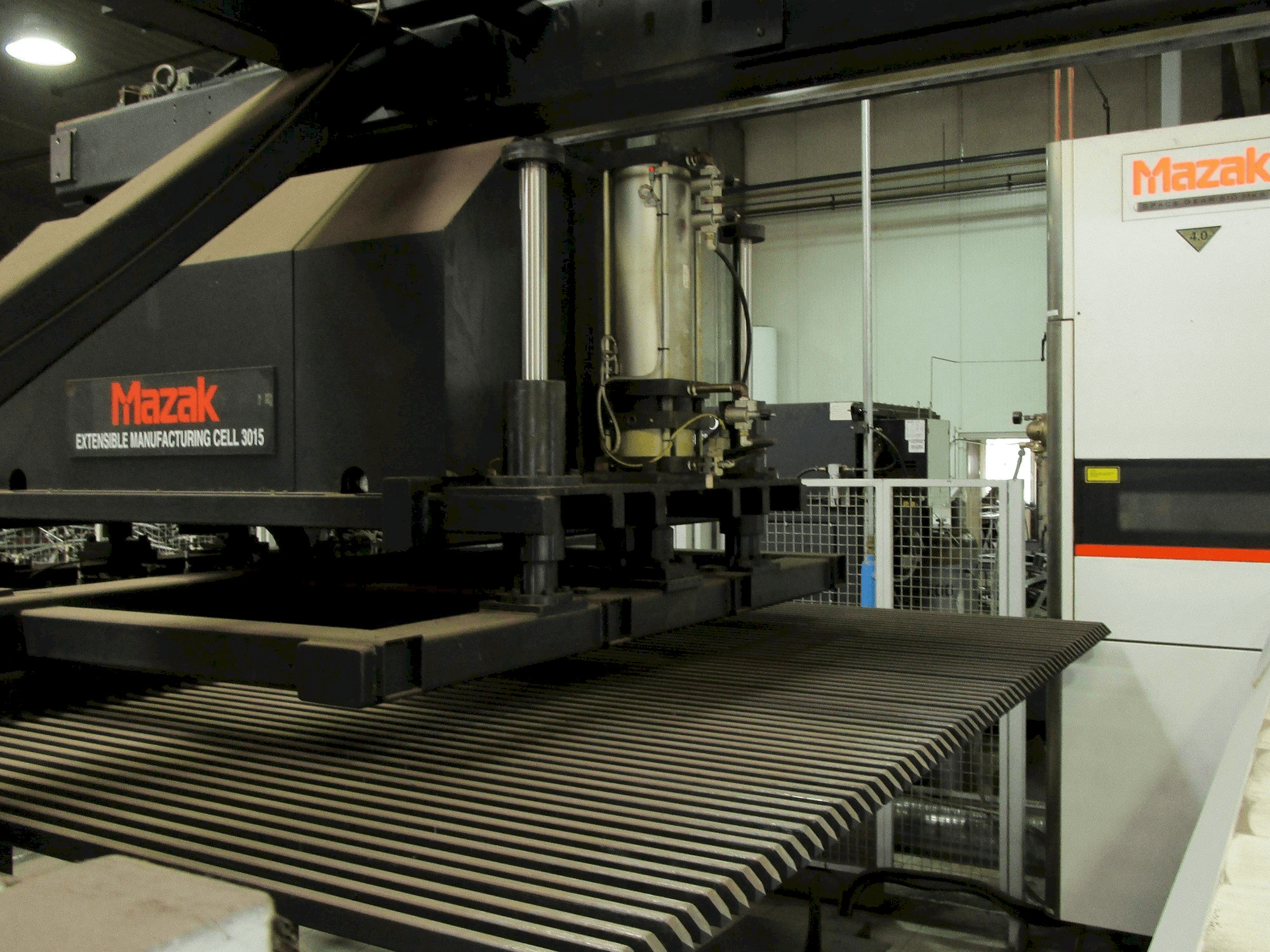 Widok z przodu maszyny Mazak Space Gear 510 MKII 4kW