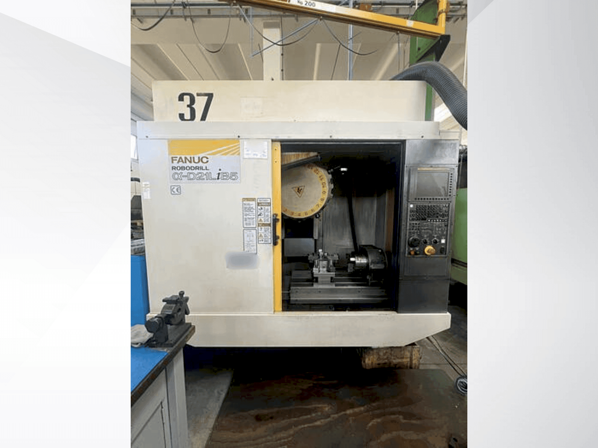 Widok z przodu maszyny FANUC Robodrill Alpha-D21LiB5