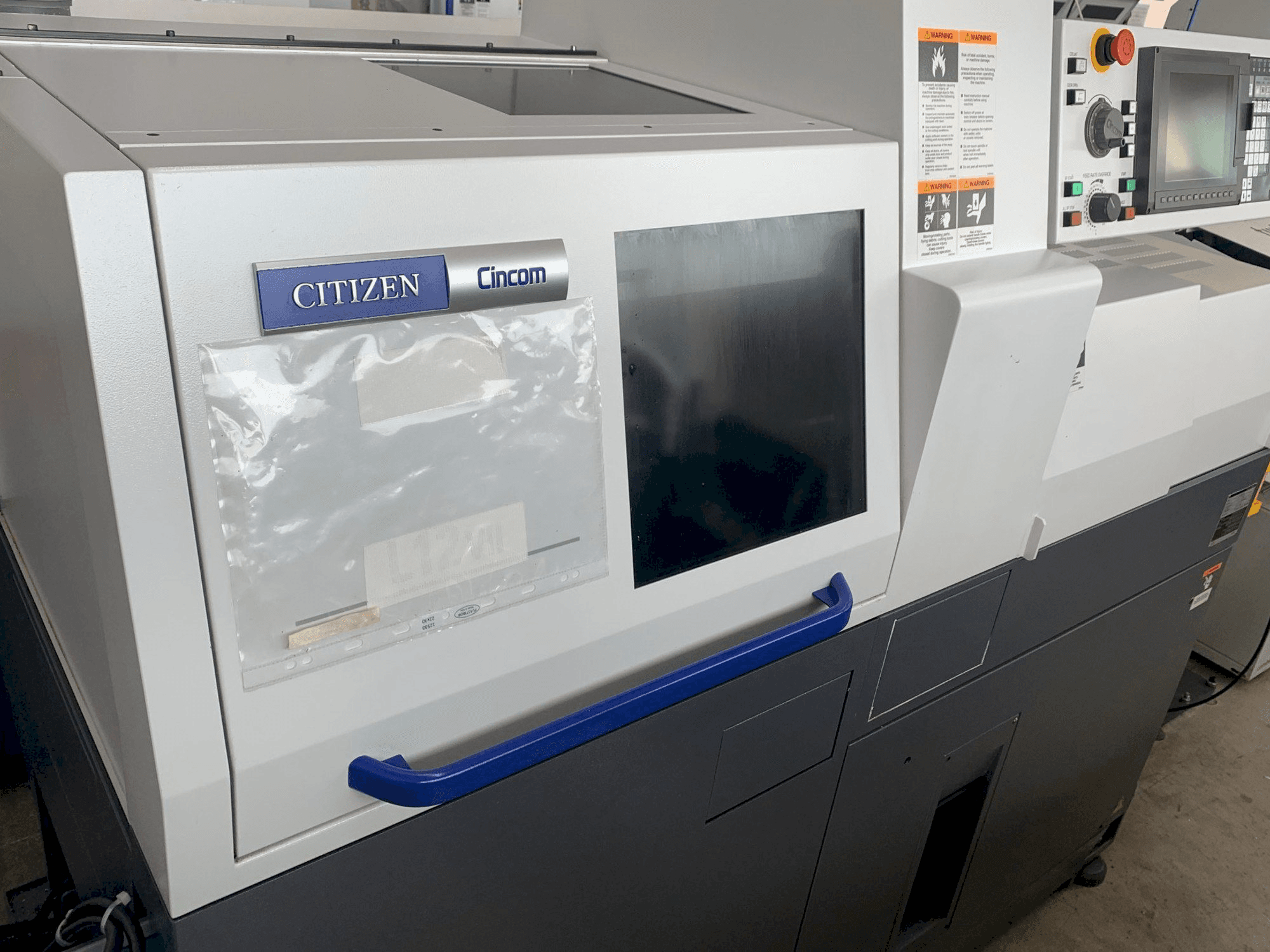 Widok z przodu maszyny Citizen Cincom L12