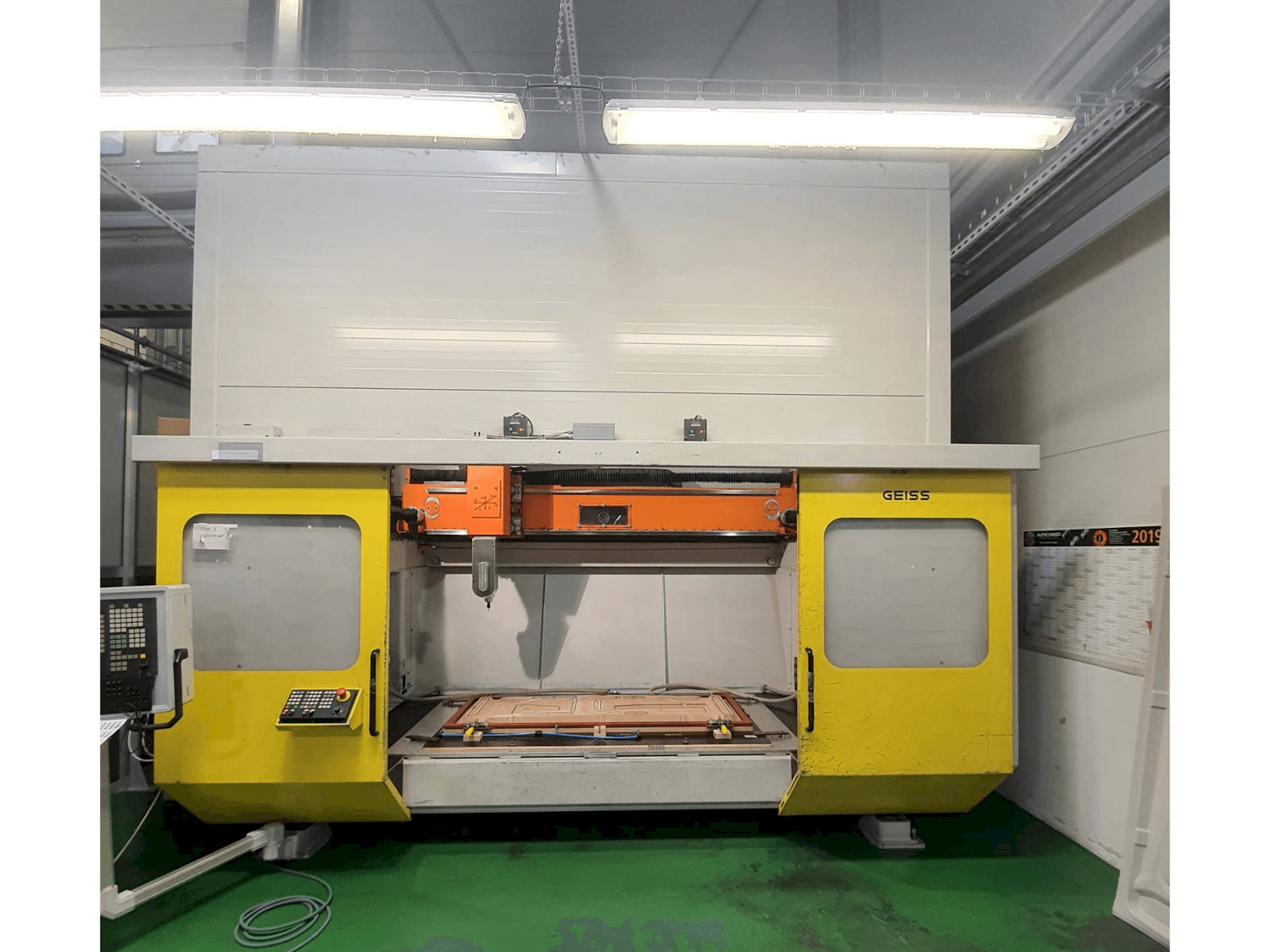 Widok z przodu maszyny GEISS FZ 2000x1000 ECO