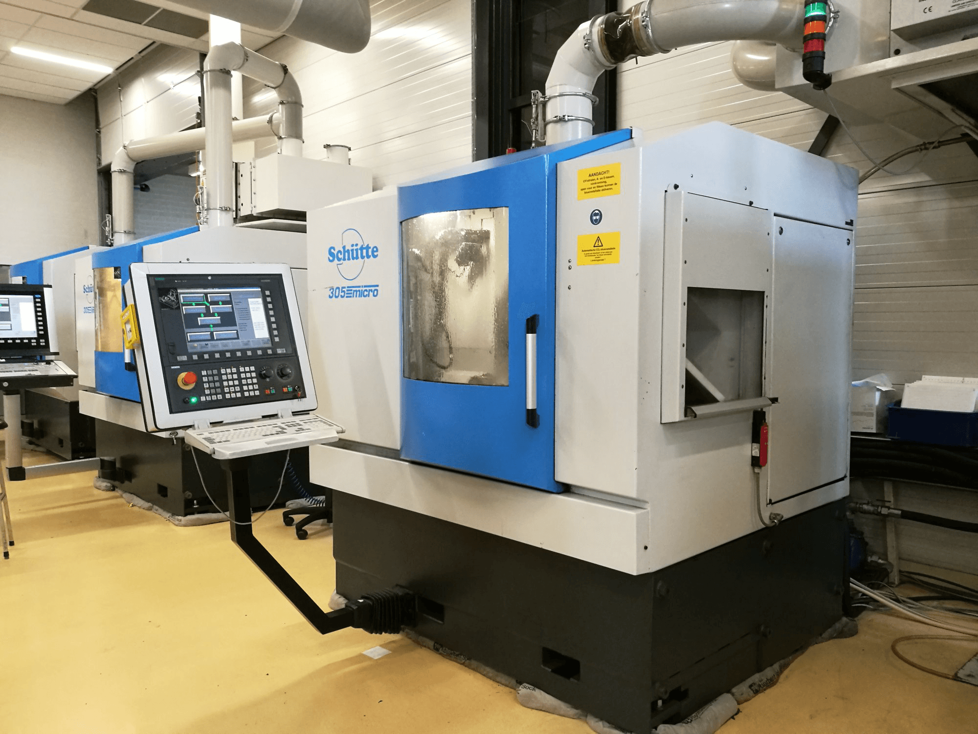 Widok z prawej maszyny Schuette WU305L