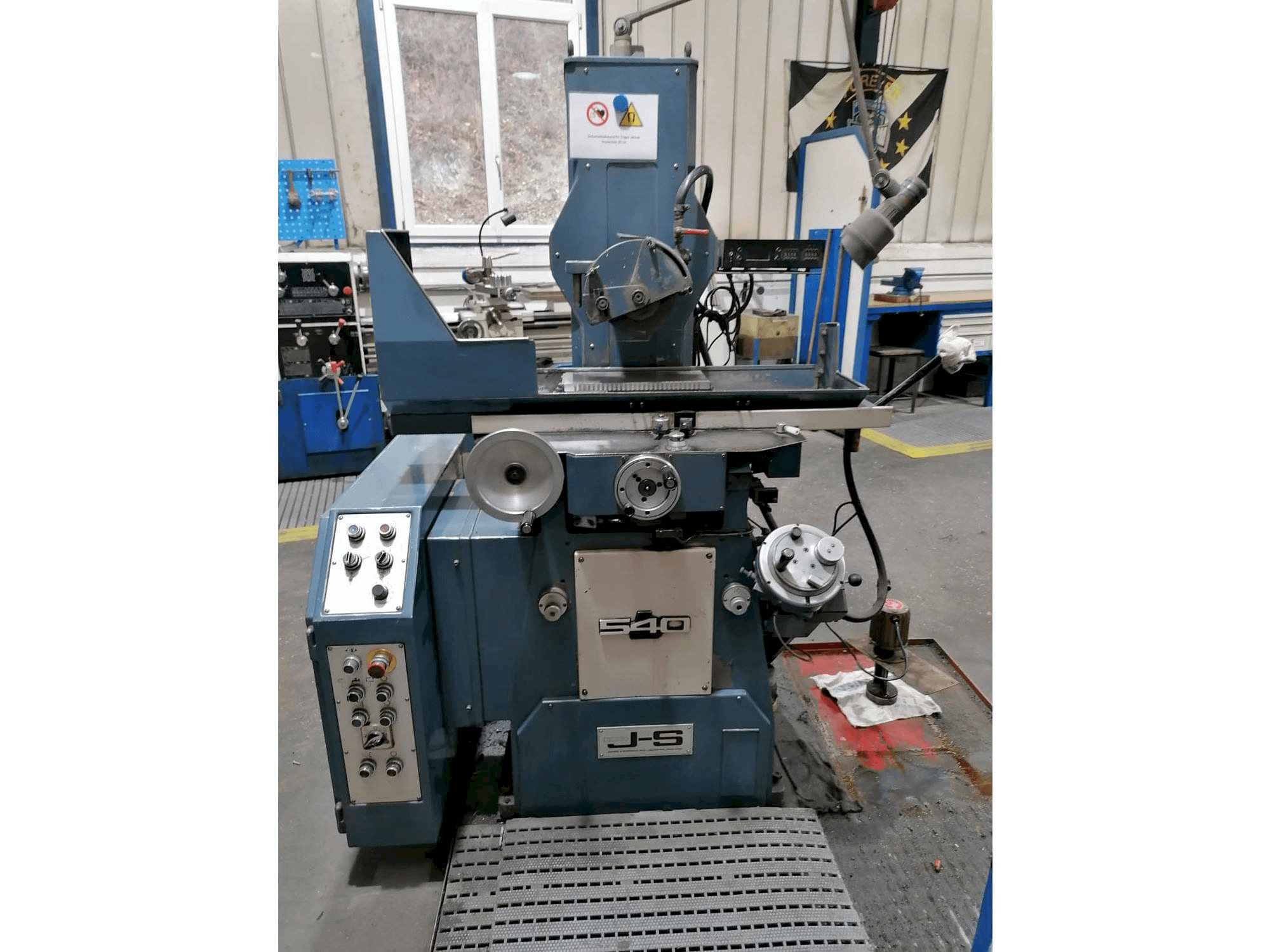 Widok z przodu maszyny Jones & Shipman 540