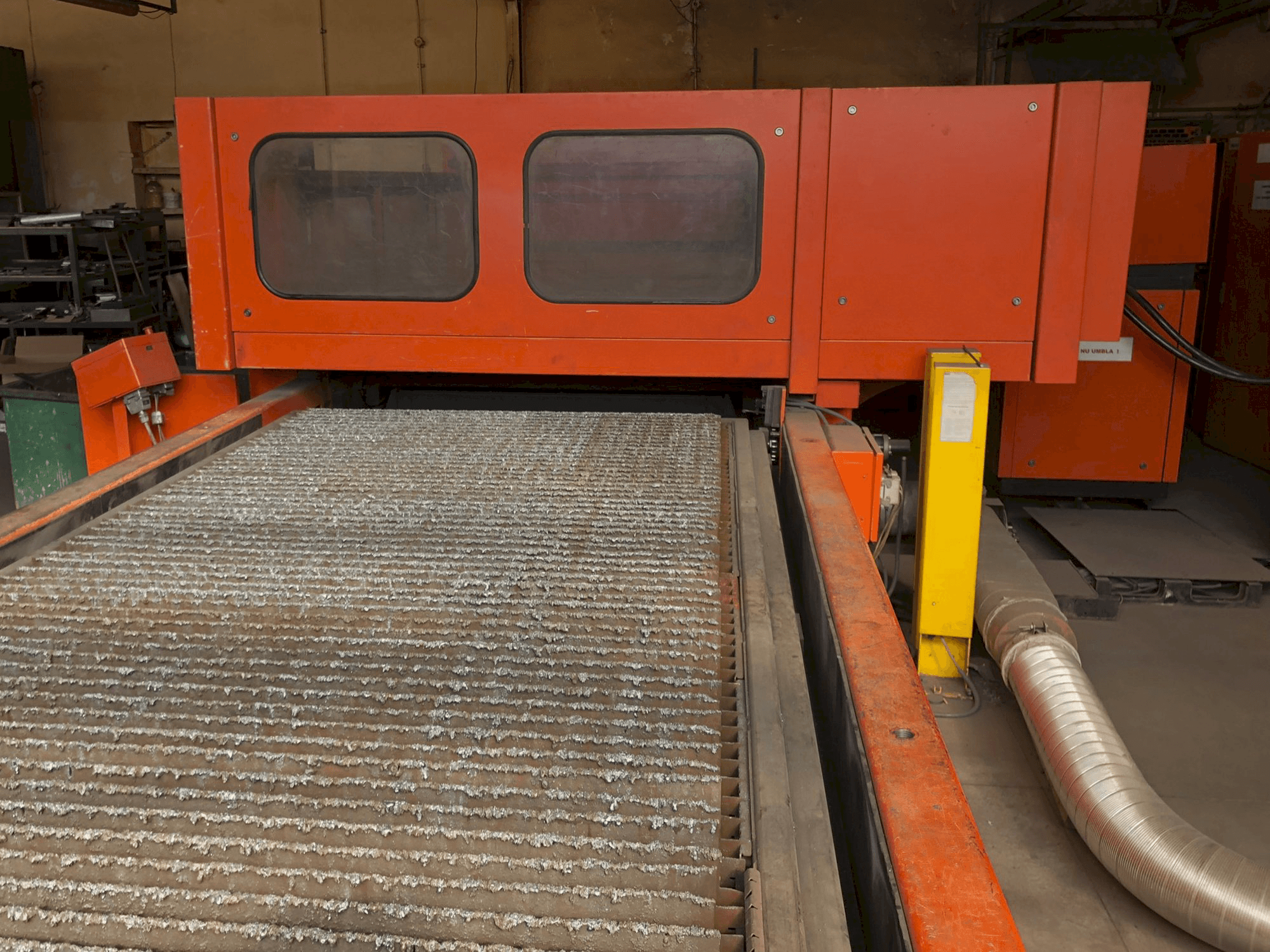 Widok z przodu maszyny Bystronic Bystar 3015