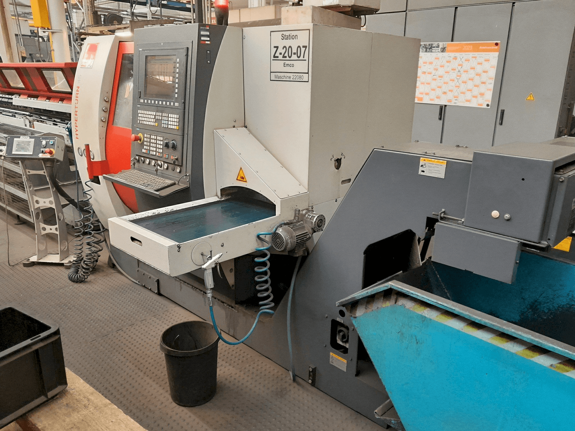 Widok z przodu maszyny EMCO Hyperturn 45