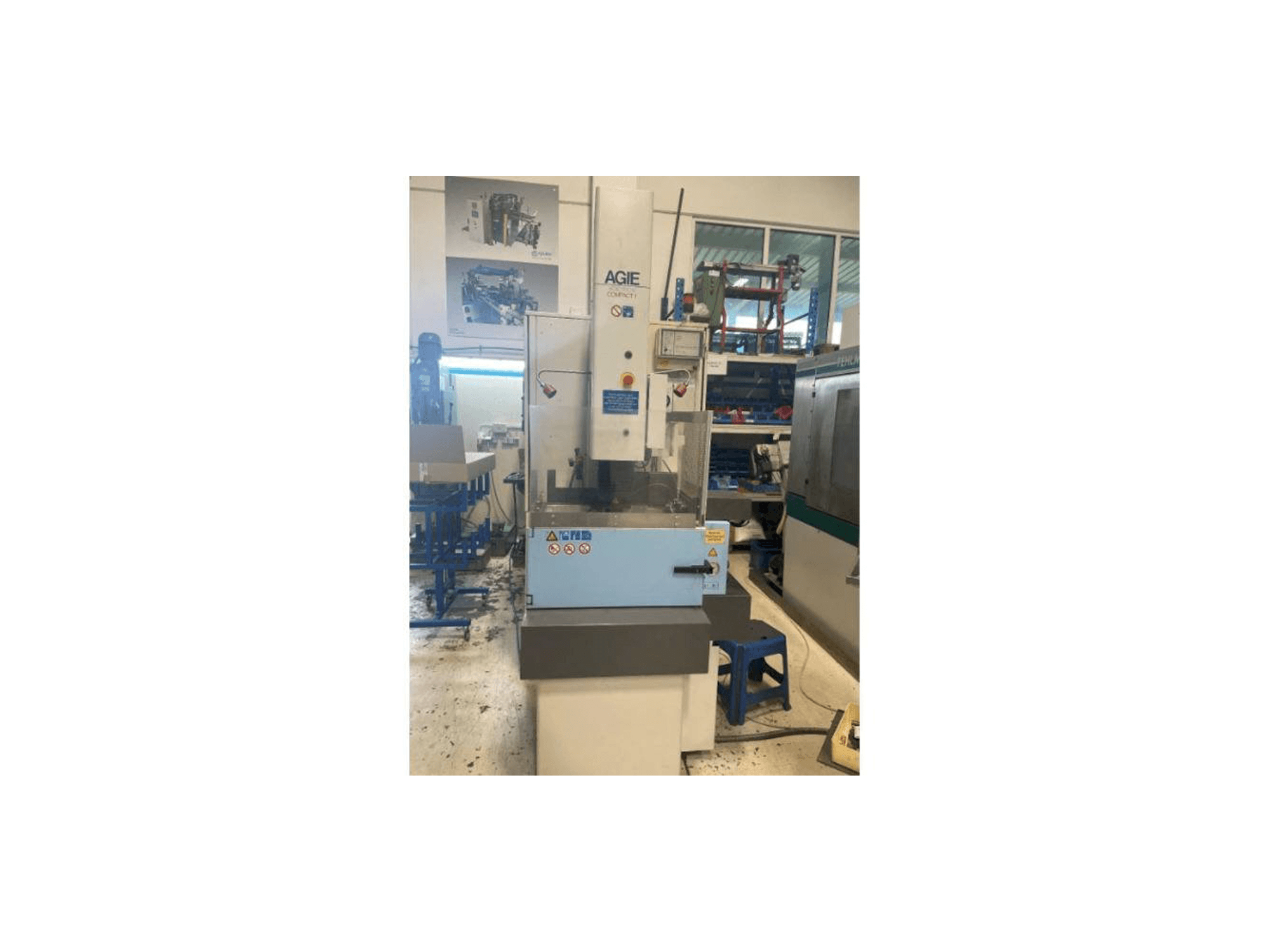 Widok z przodu maszyny AGIE Agietron Compact 1