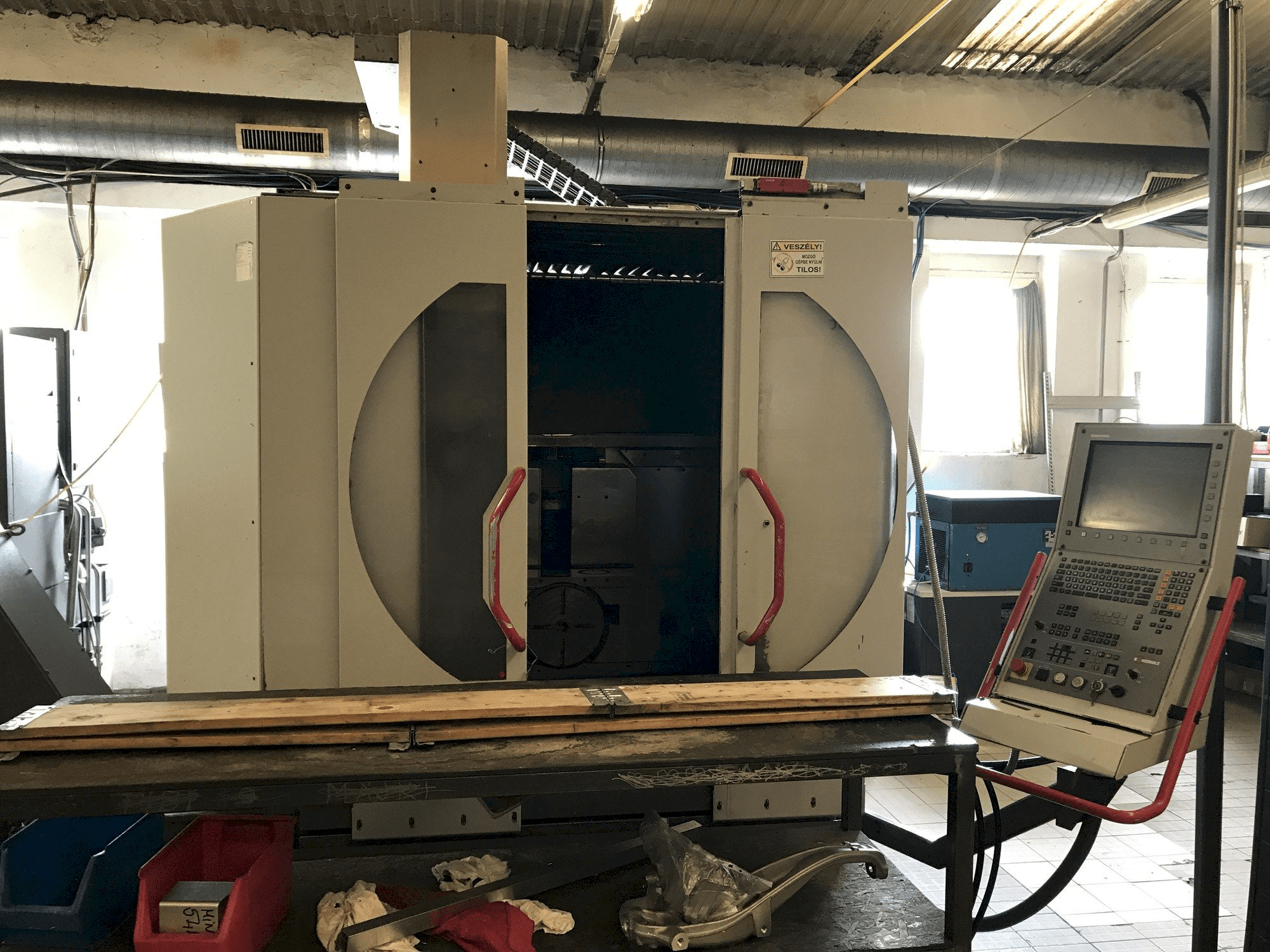 Widok z przodu maszyny HERMLE B 300 U