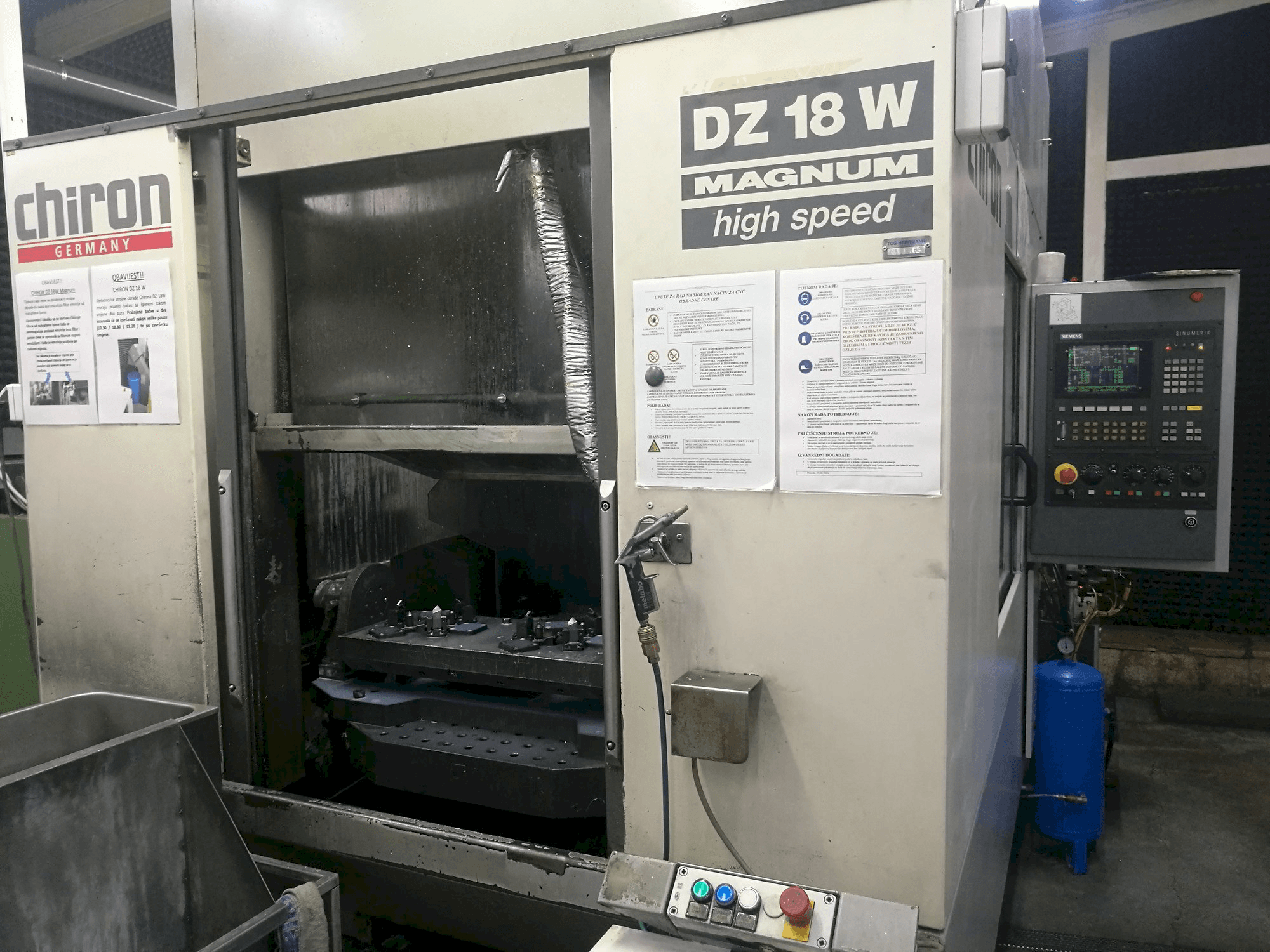 Widok z przodu maszyny CHIRON DZ 18 W