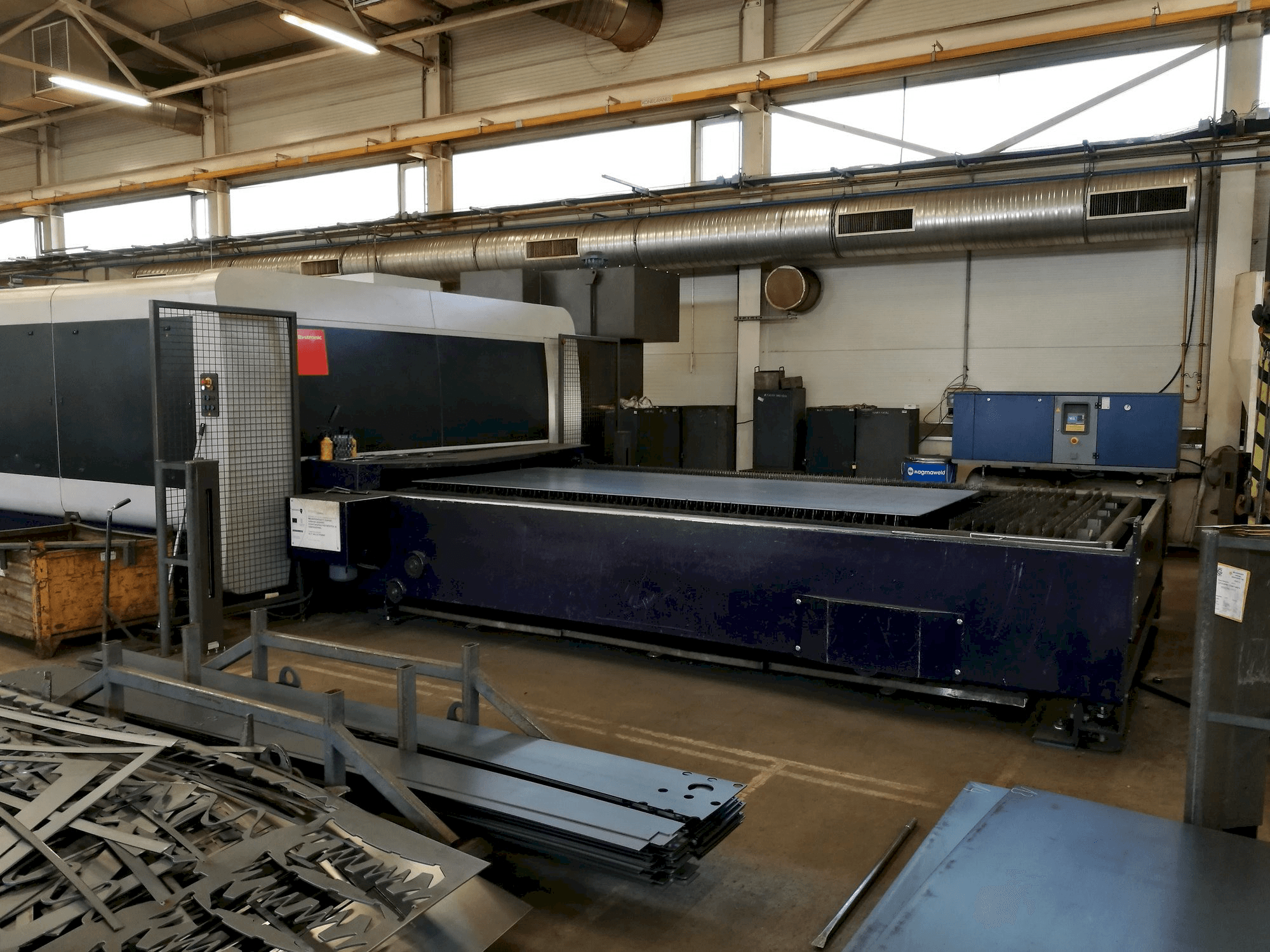 Widok lewej strony maszyny Bystronic BySprint Fiber 4020