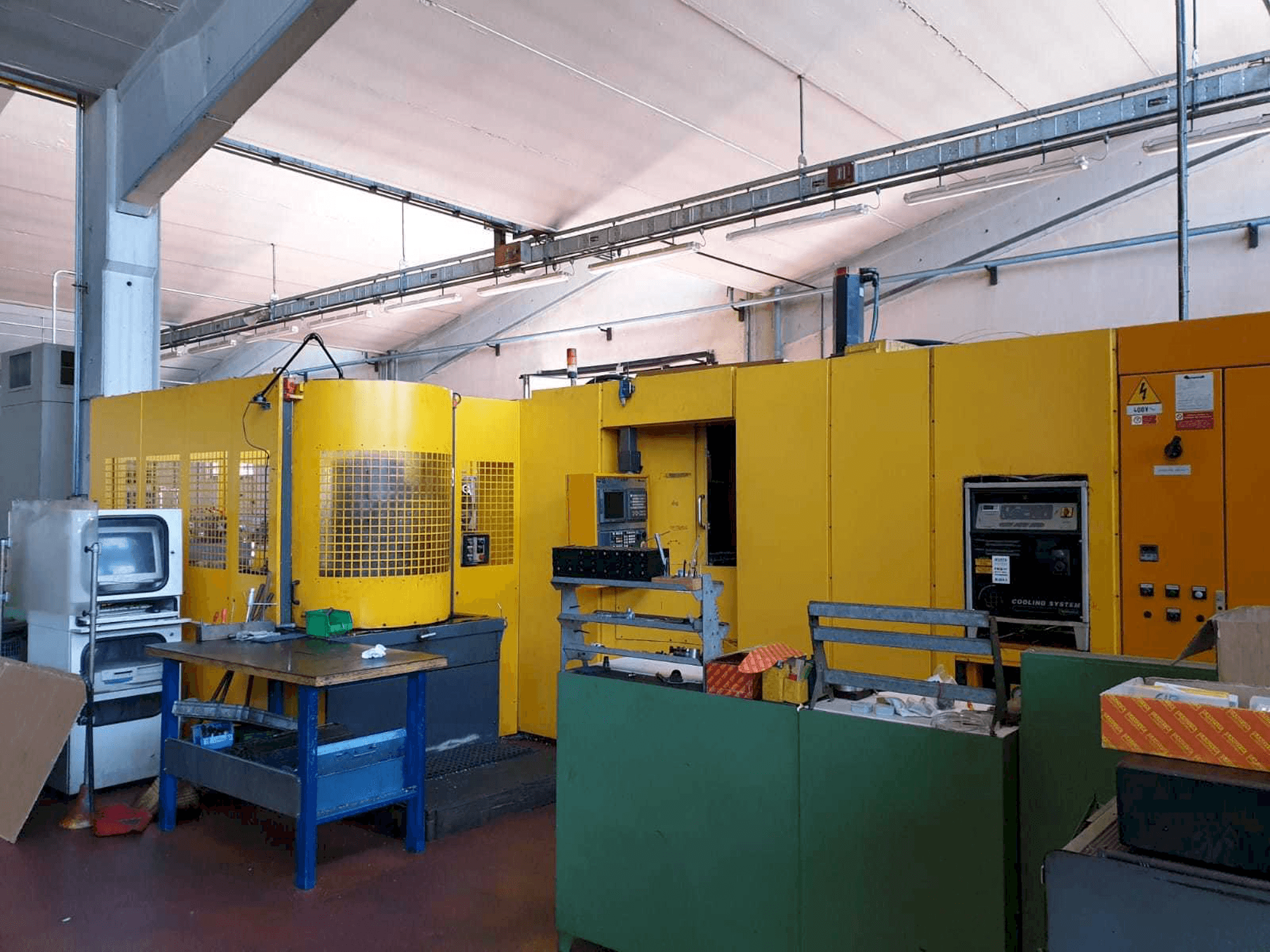 Widok z przodu maszyny Mandelli Thunder 500