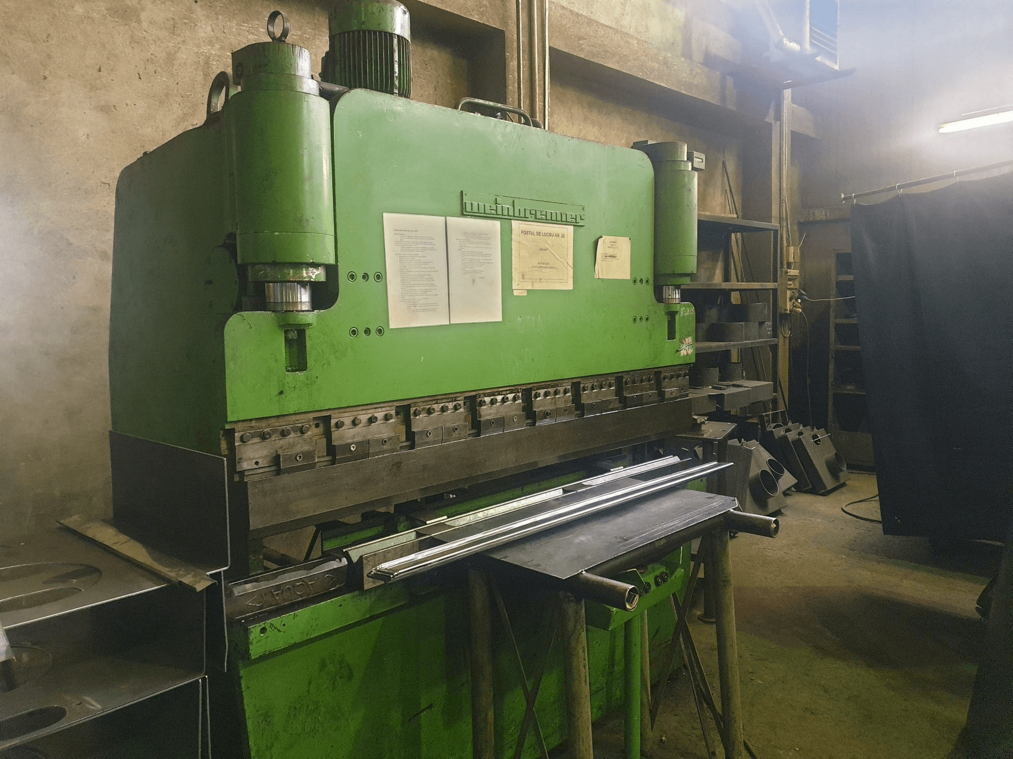 Widok z przodu maszyny Weinbrenner AP 50/2000