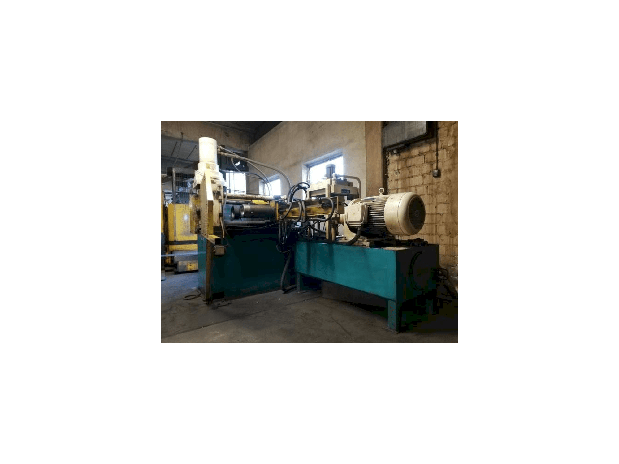 Widok z przodu maszyny EKALE REP-40-200-3