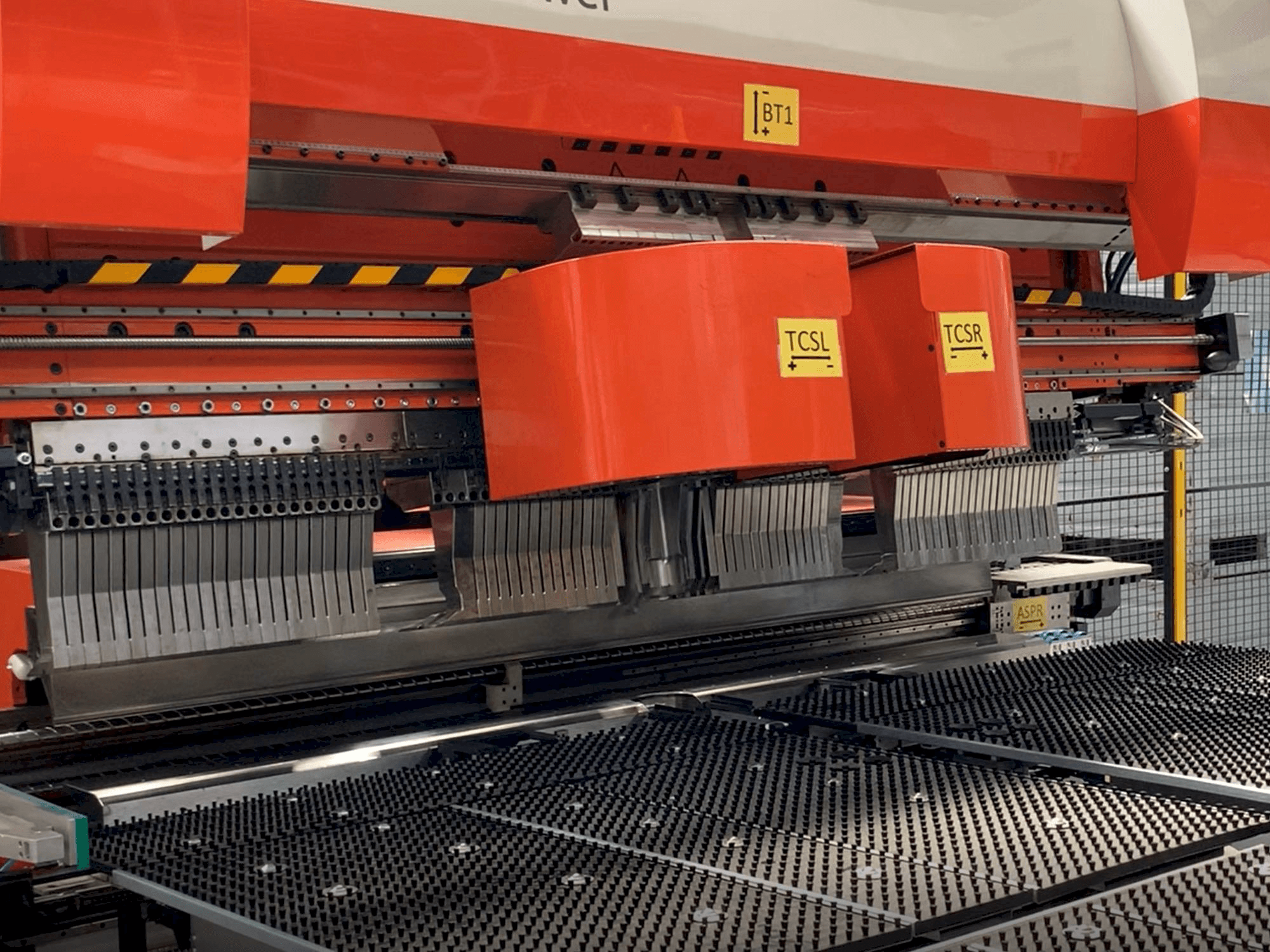 Widok z przodu maszyny Prima Power PSBB