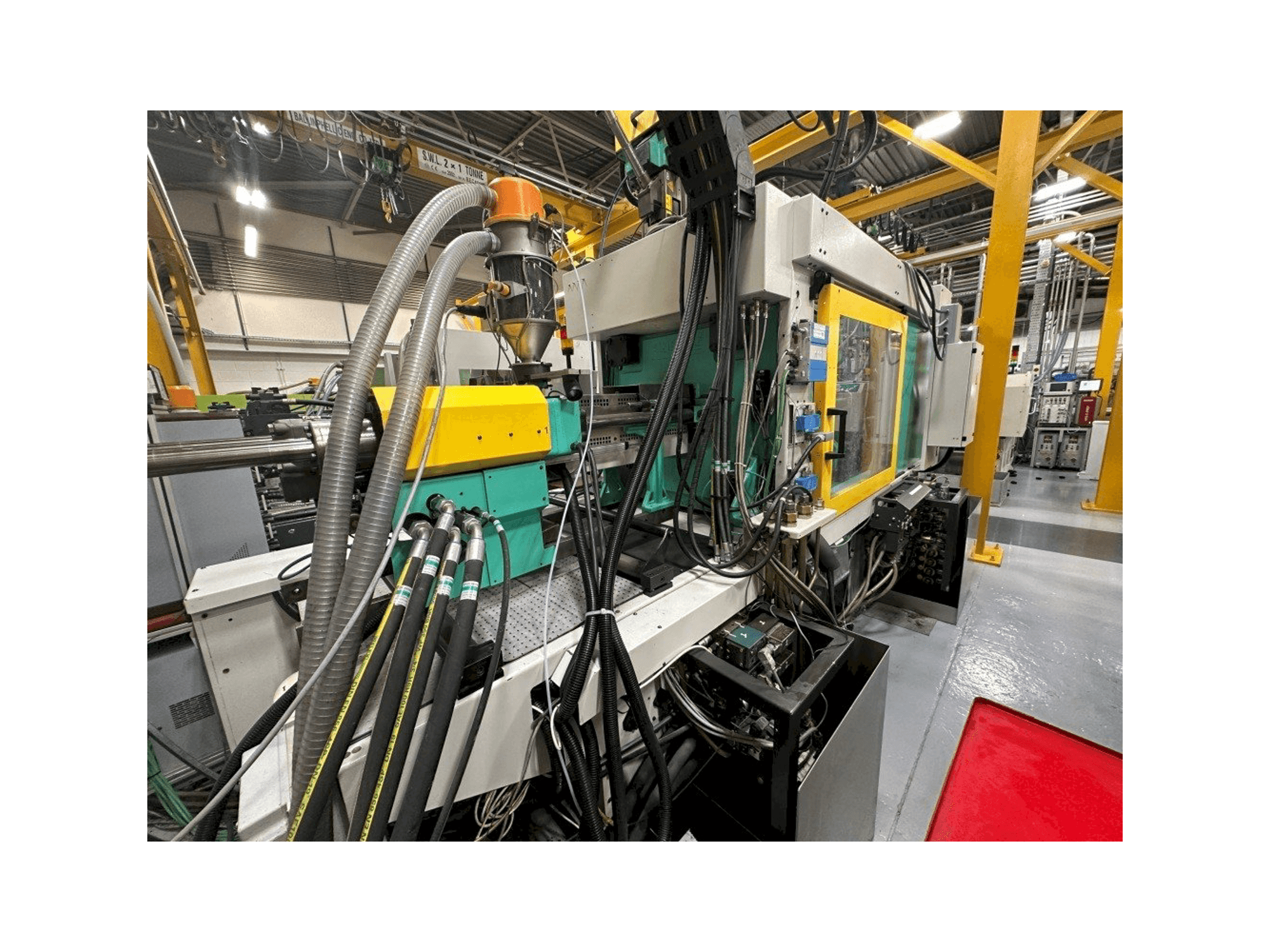 Widok lewej strony maszyny Arburg Allrounder 570C 2000 -350/150