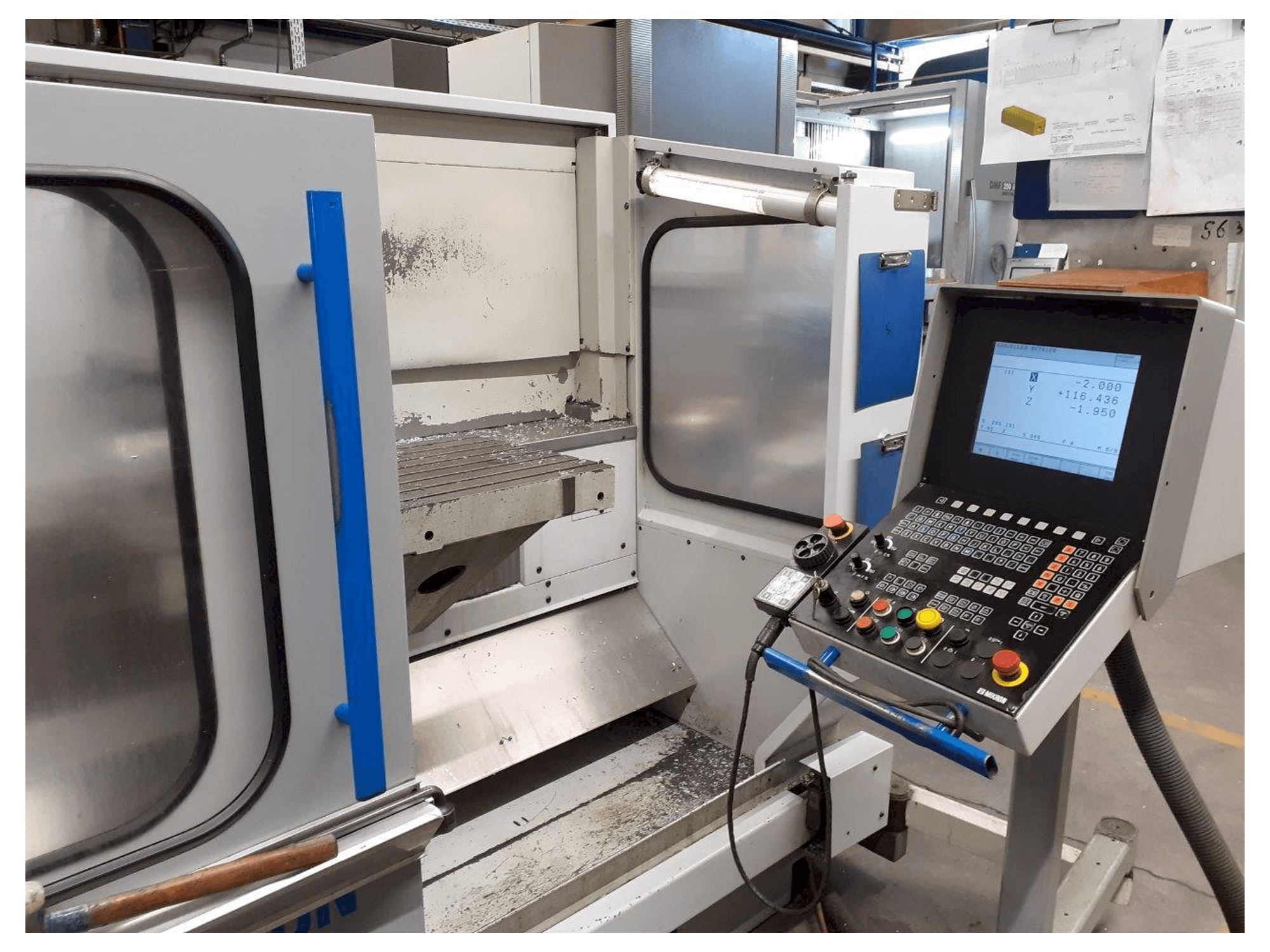 Widok z przodu maszyny MIKRON UME 600