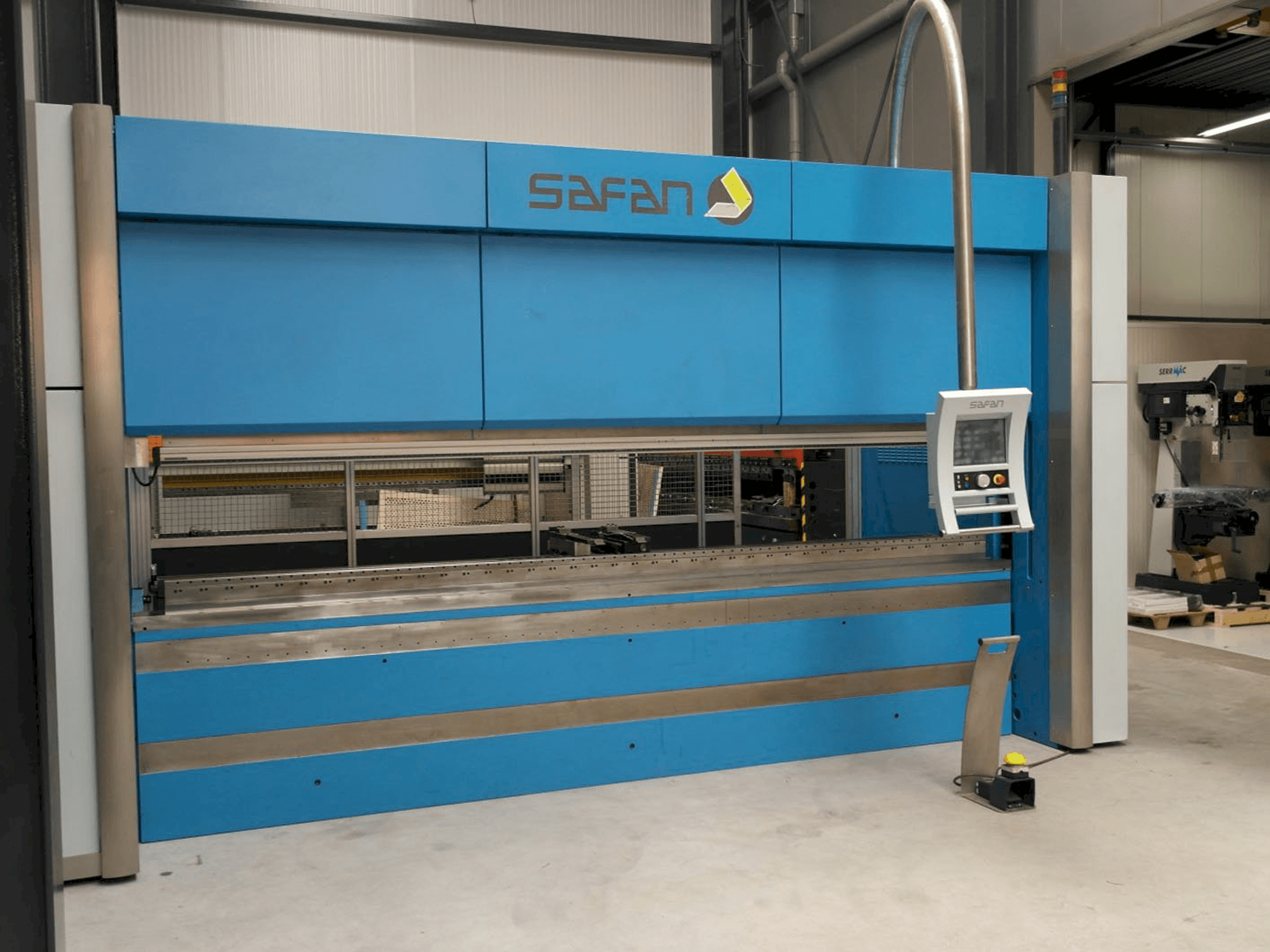 Widok z przodu maszyny Safan E-Brake 200-4100 TS 1