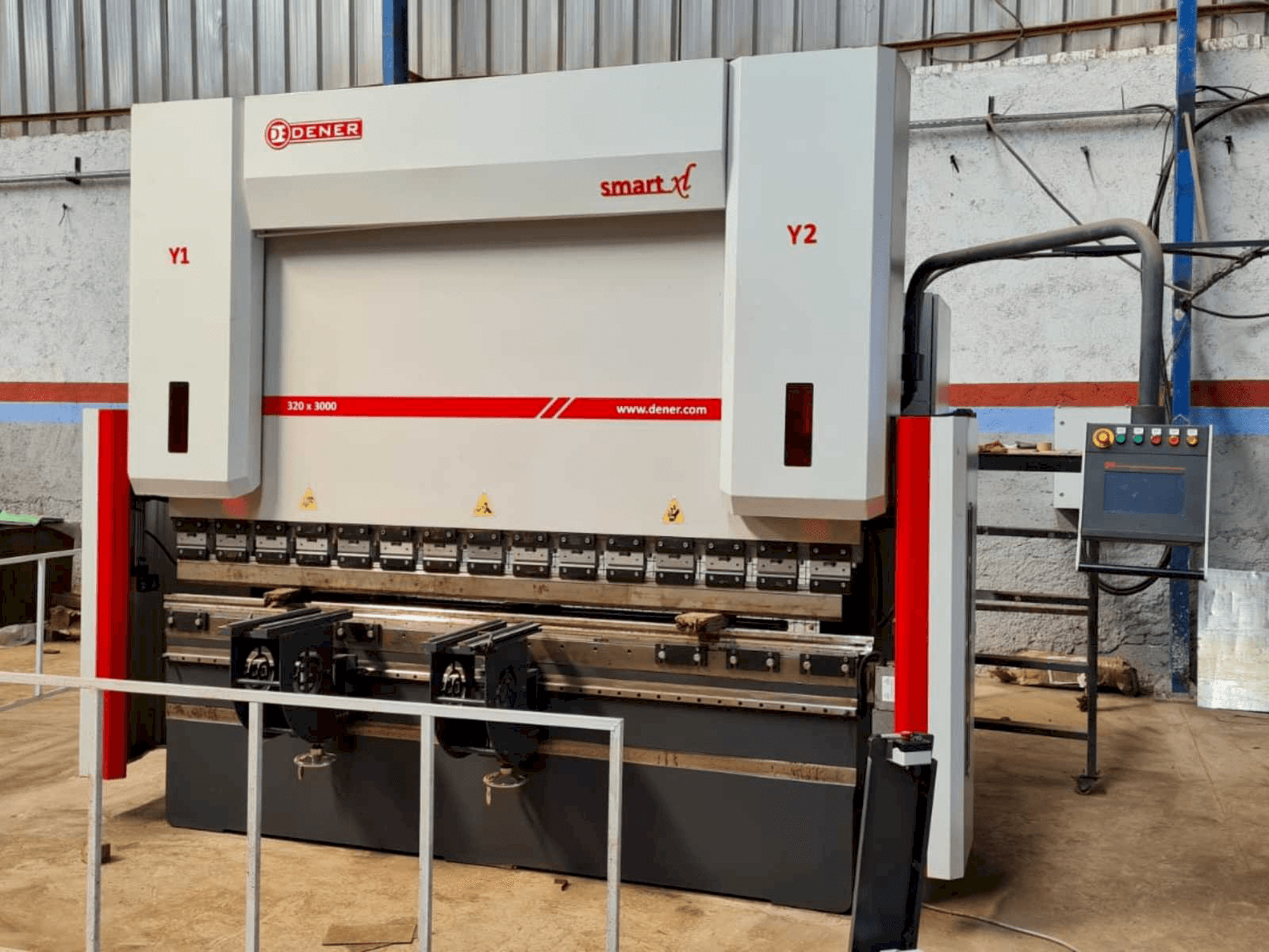 Widok z przodu maszyny DENER SX 30320