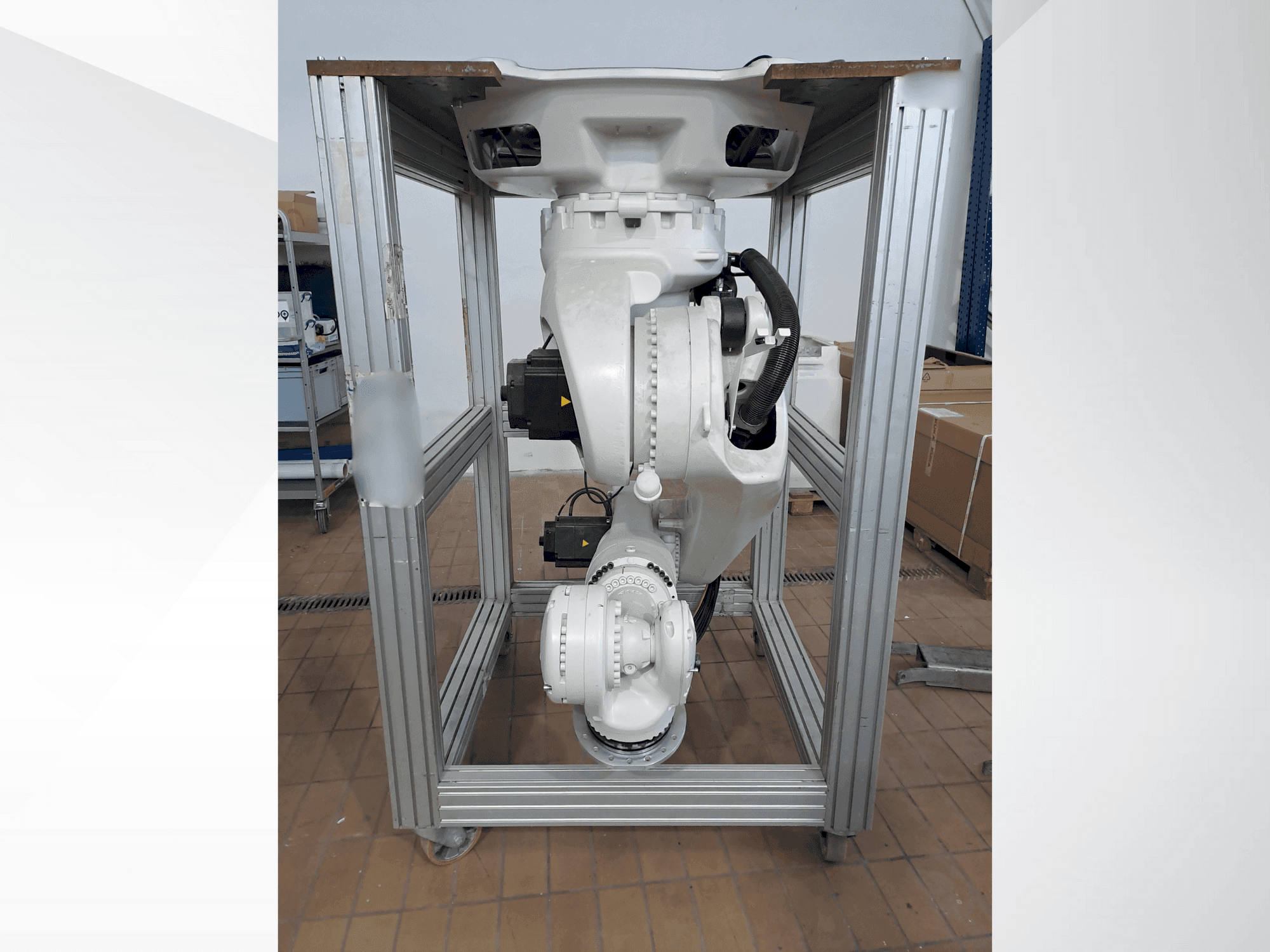 Widok z przodu maszyny KUKA KR270 R2700 C ultra MED (2015)