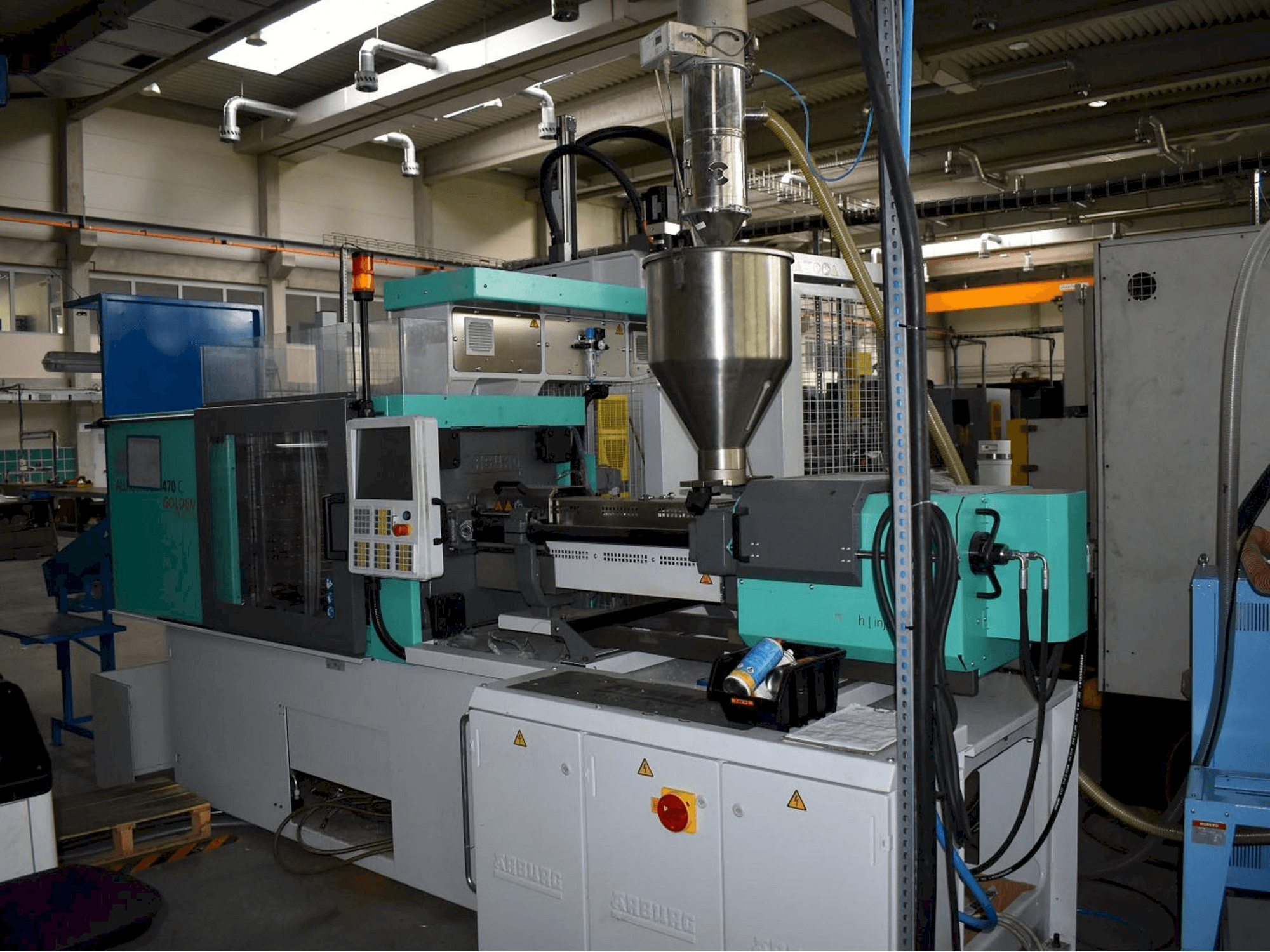 Widok z przodu maszyny Arburg ALLROUNDER 470 C 1500 - 400