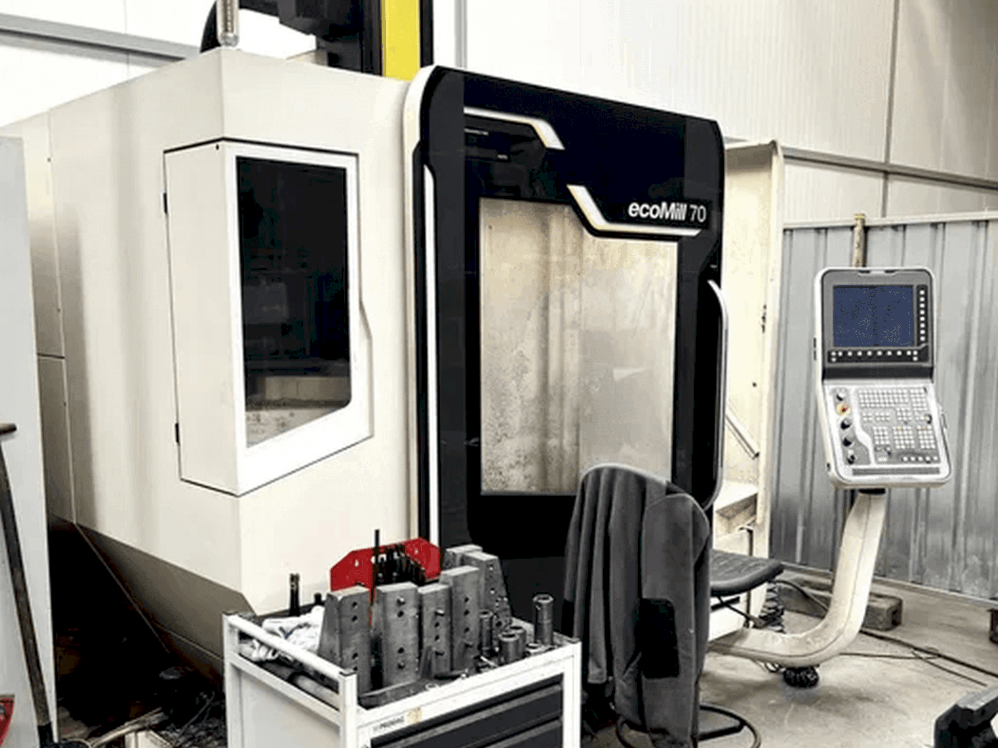 Widok z przodu maszyny DMG MORI ecoMill 70