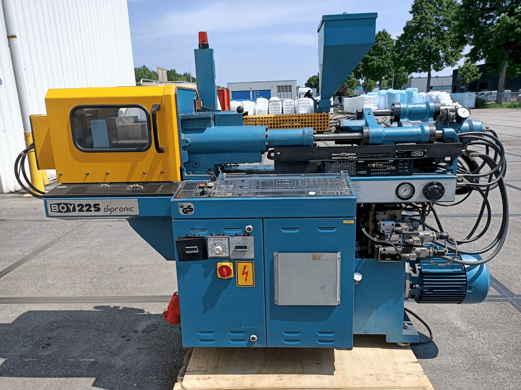 Widok z przodu maszyny BOY 22S dipronic