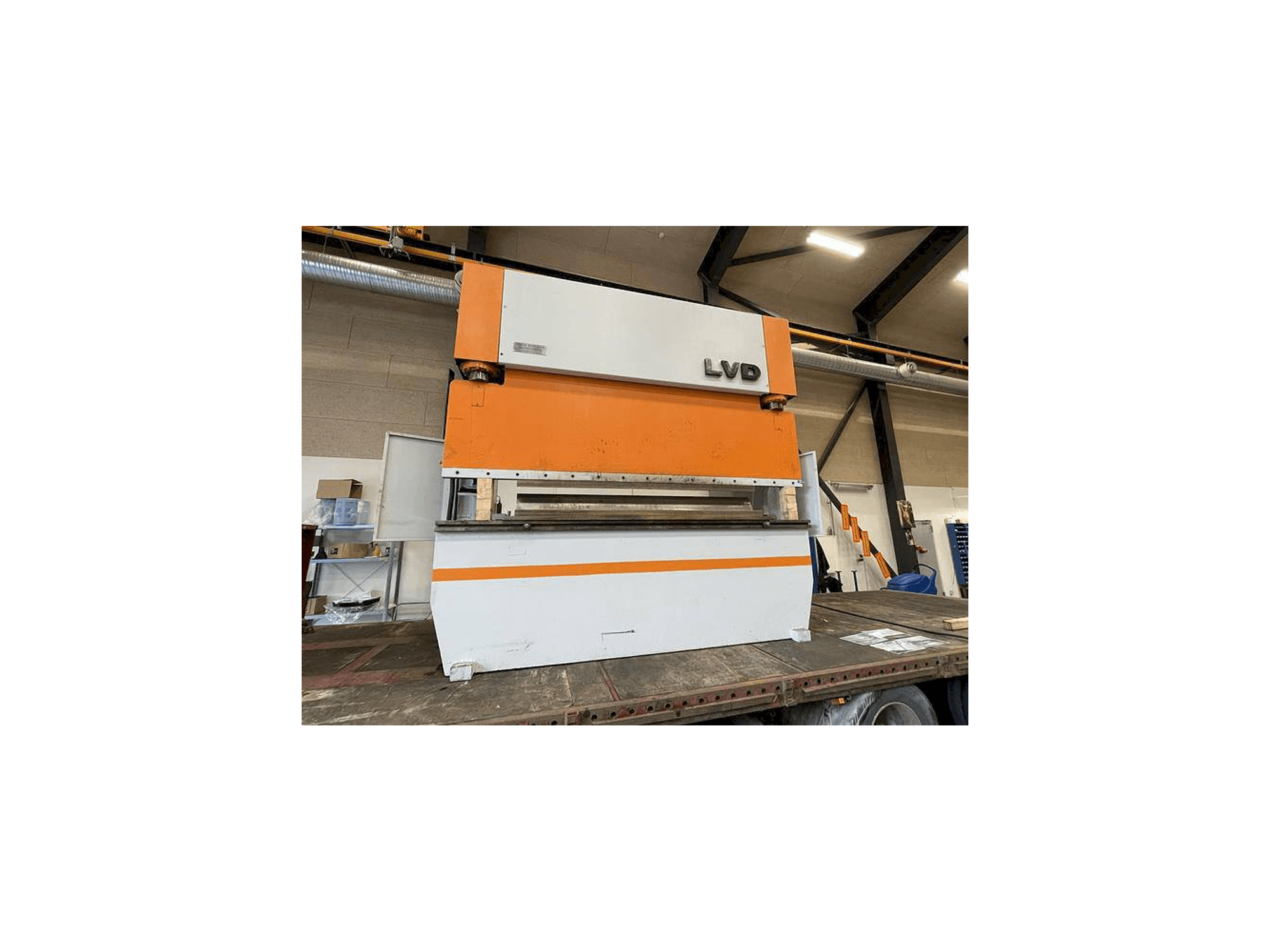 Widok z przodu maszyny LVD PP 100