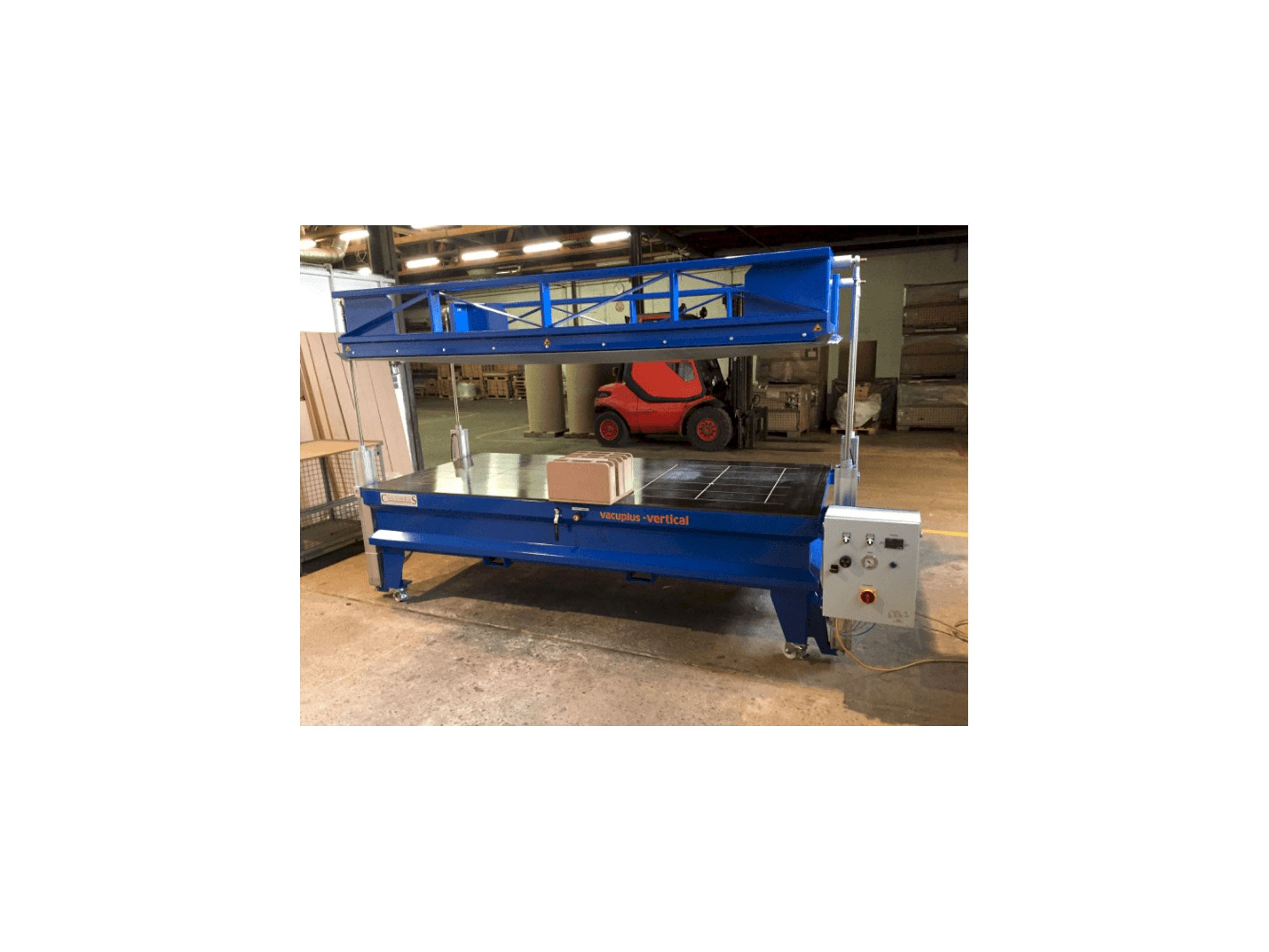 Widok z przodu maszyny Columbus VAKUPLUS Vertikal
