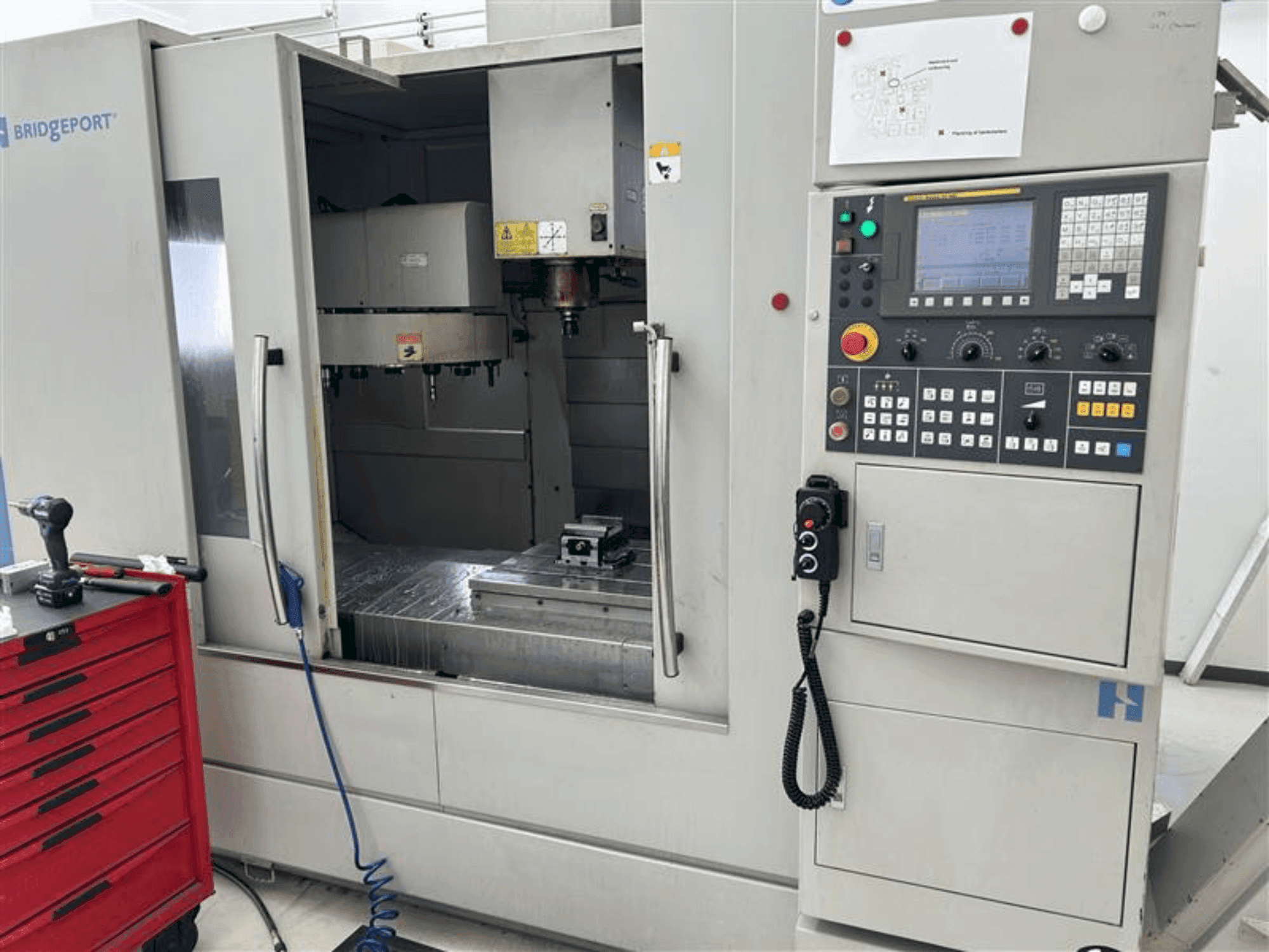 Widok z przodu maszyny Bridgeport GX 1000