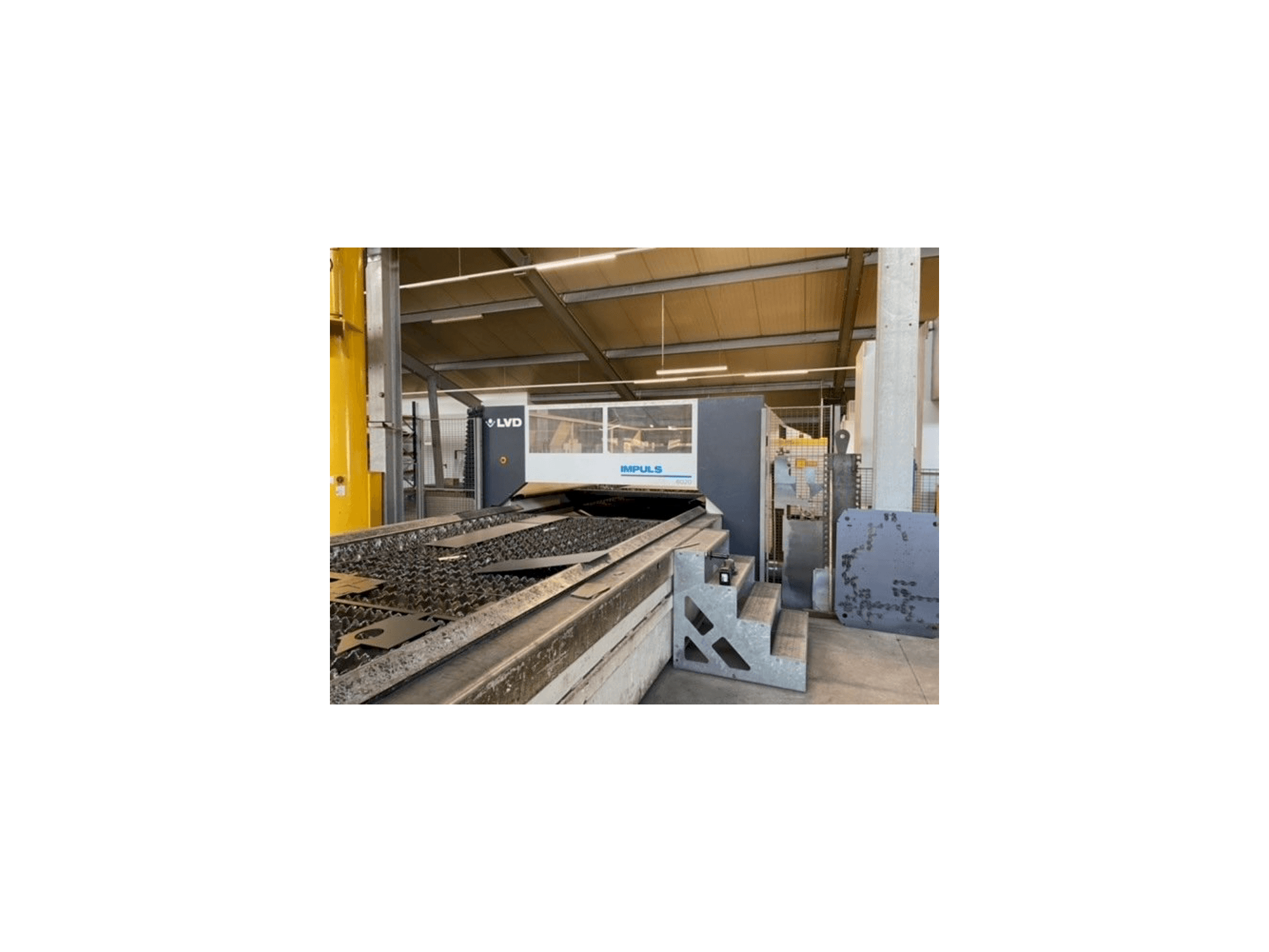 Widok z przodu maszyny LVD Impuls 6020