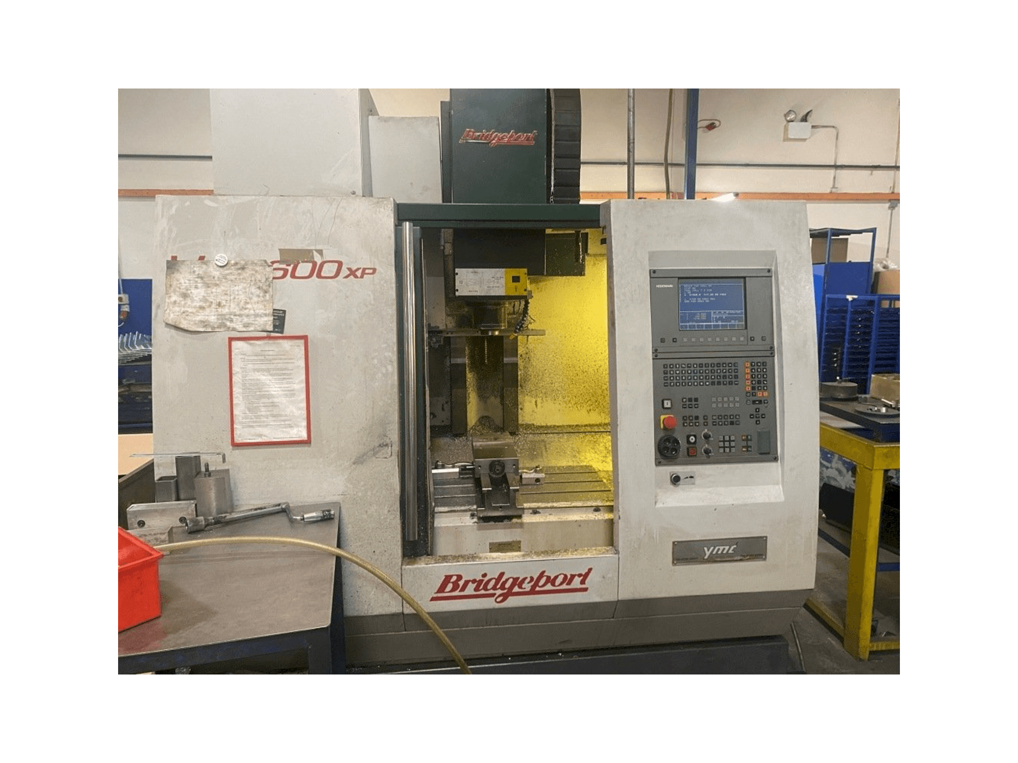 Widok z przodu maszyny Bridgeport VMC 600XP