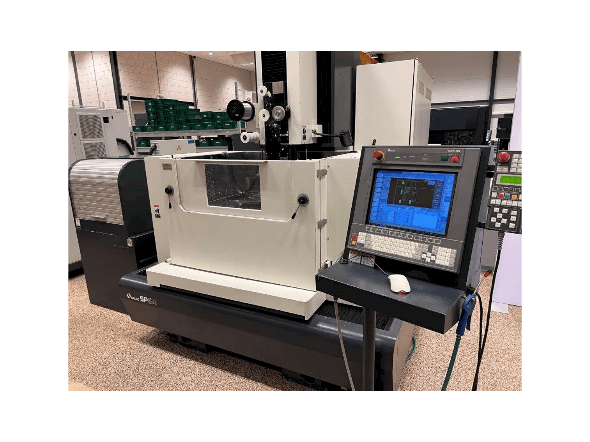 Widok z przodu maszyny Makino