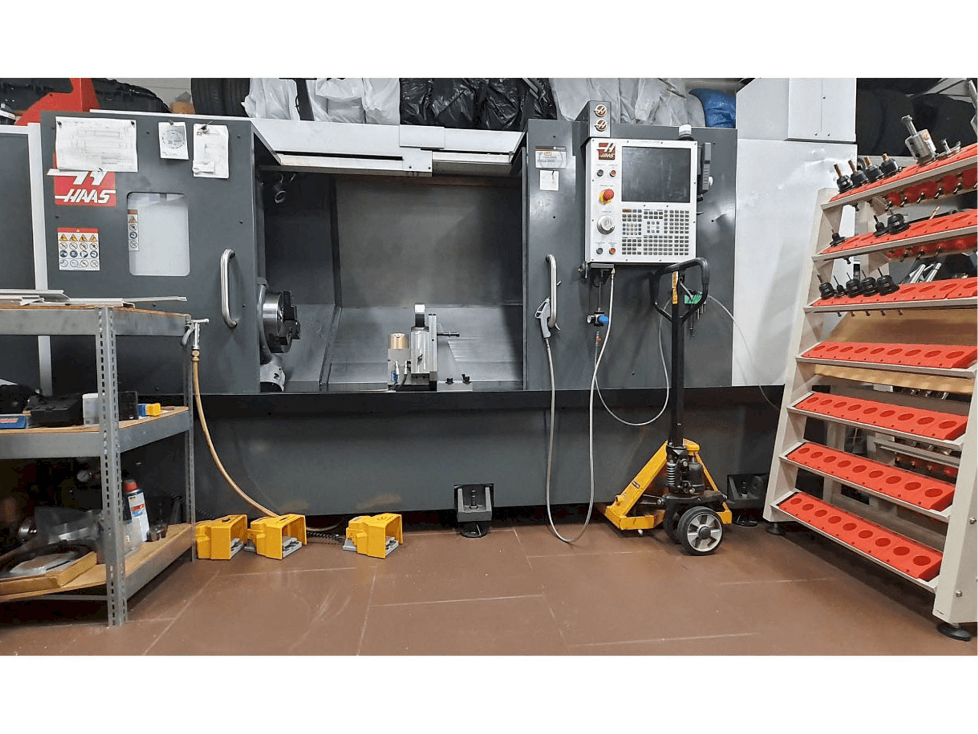 Widok z przodu maszyny HAAS ST-30L