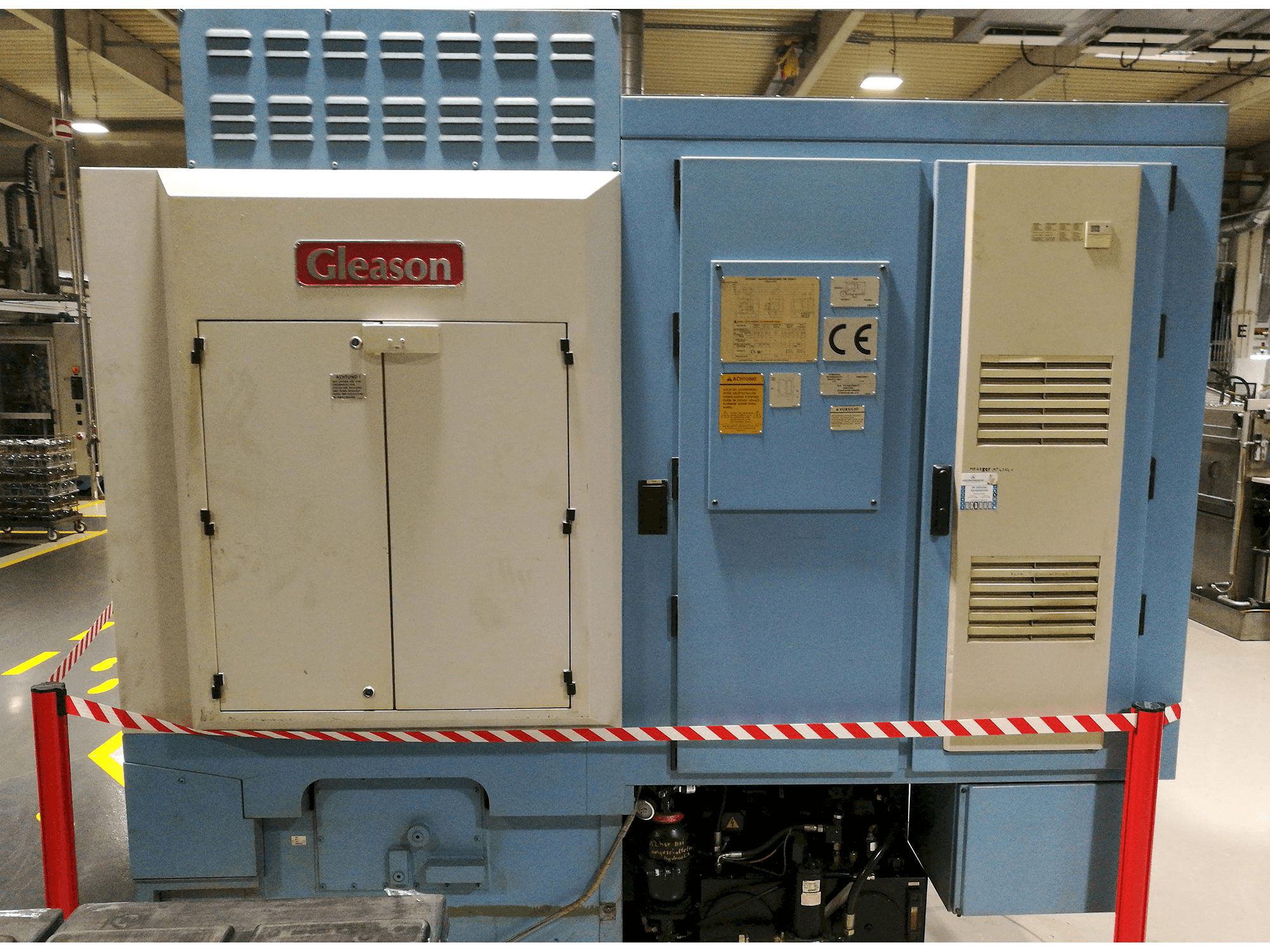 Widok z tyłu maszyny Gleason Phoenix 500 HCT