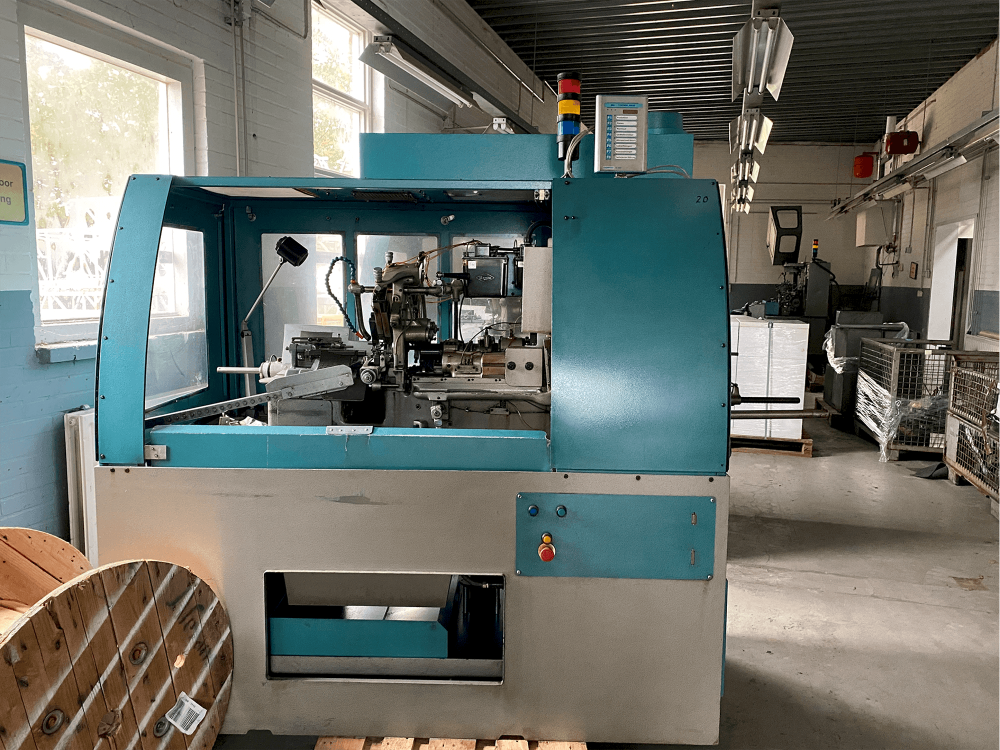 Widok z przodu maszyny Tornos-Bechler NAT-125 vario