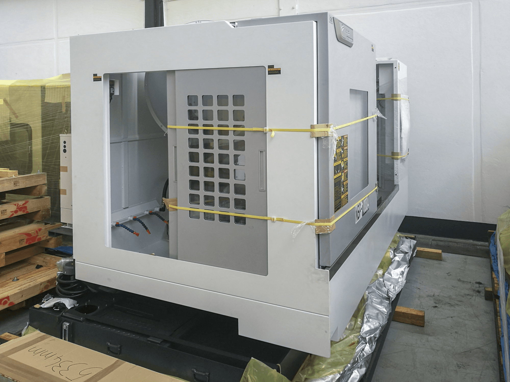 Widok z lewej 1 maszyny Feeler NBP-1000A