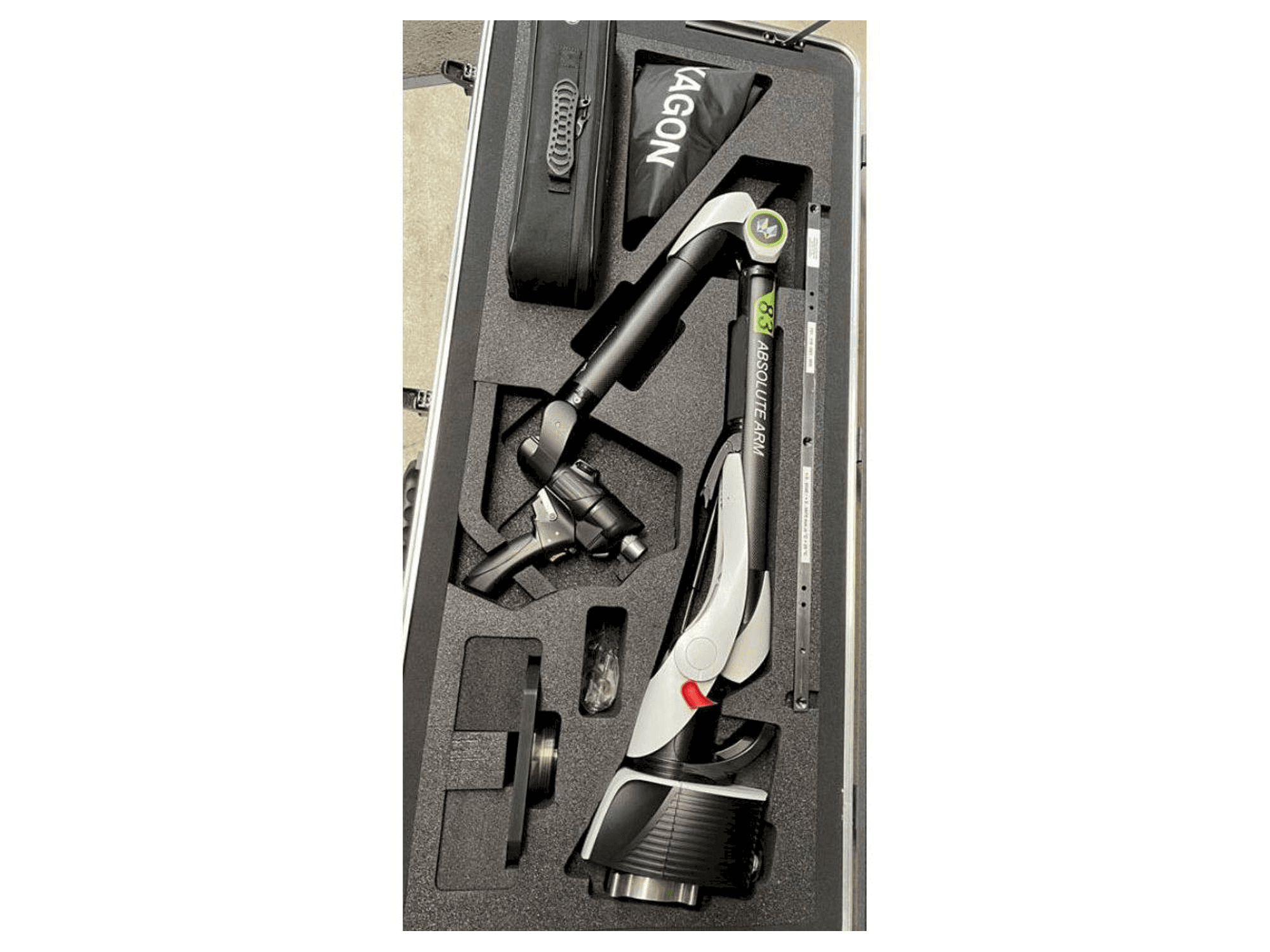 Widok z przodu maszyny Hexagon RA8 V1