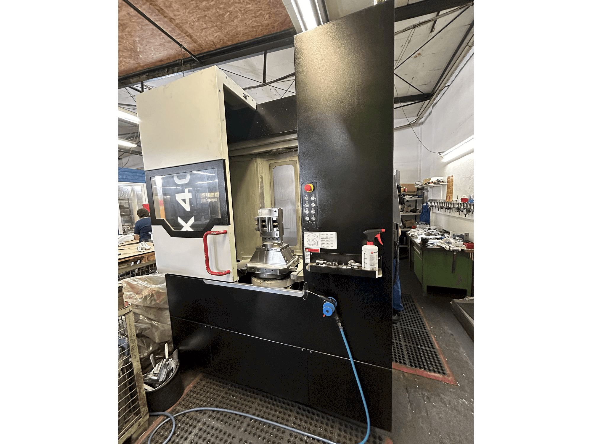 Widok z przodu maszyny Quaser HX404