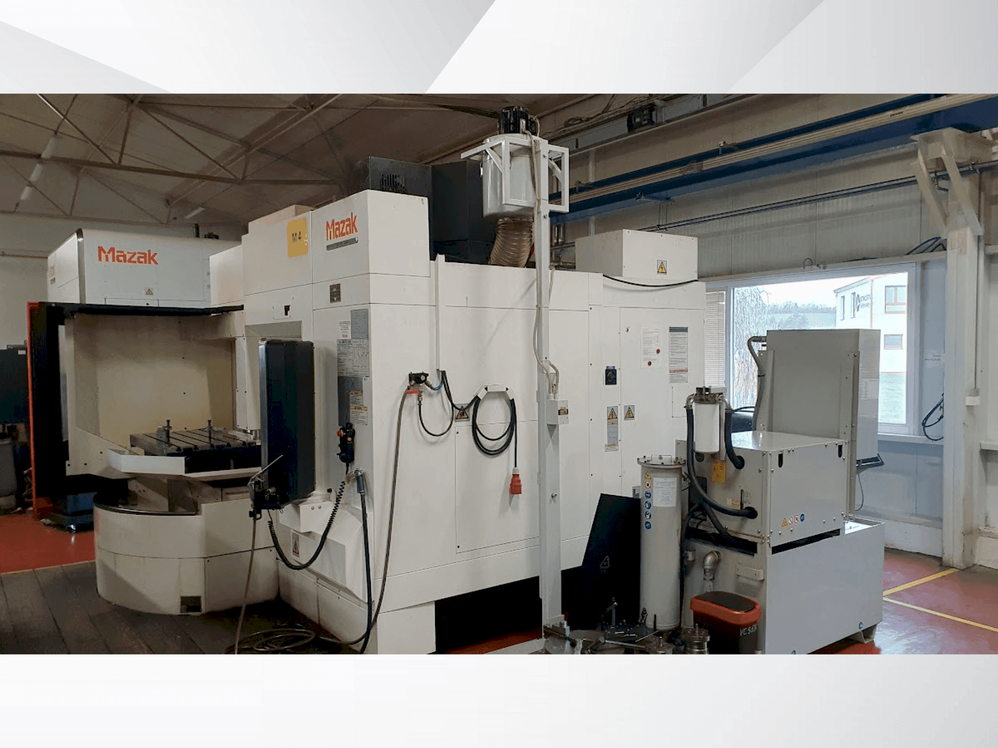 Widok z przodu maszyny Mazak VCS 530C-2PC