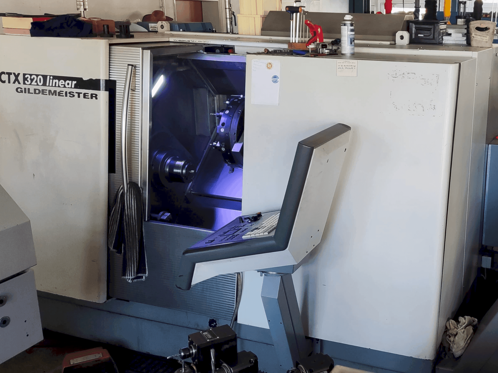Widok z przodu maszyny DMG GILDEMEISTER CTX 320 linear V3