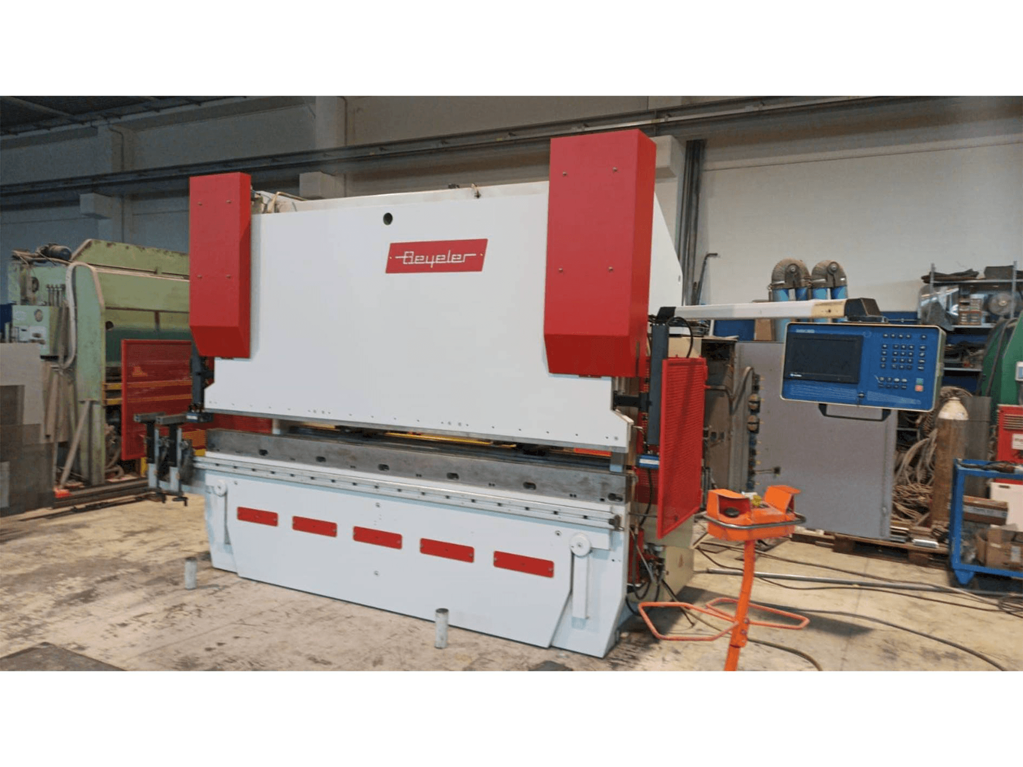 Widok z przodu maszyny BEYELER PR8