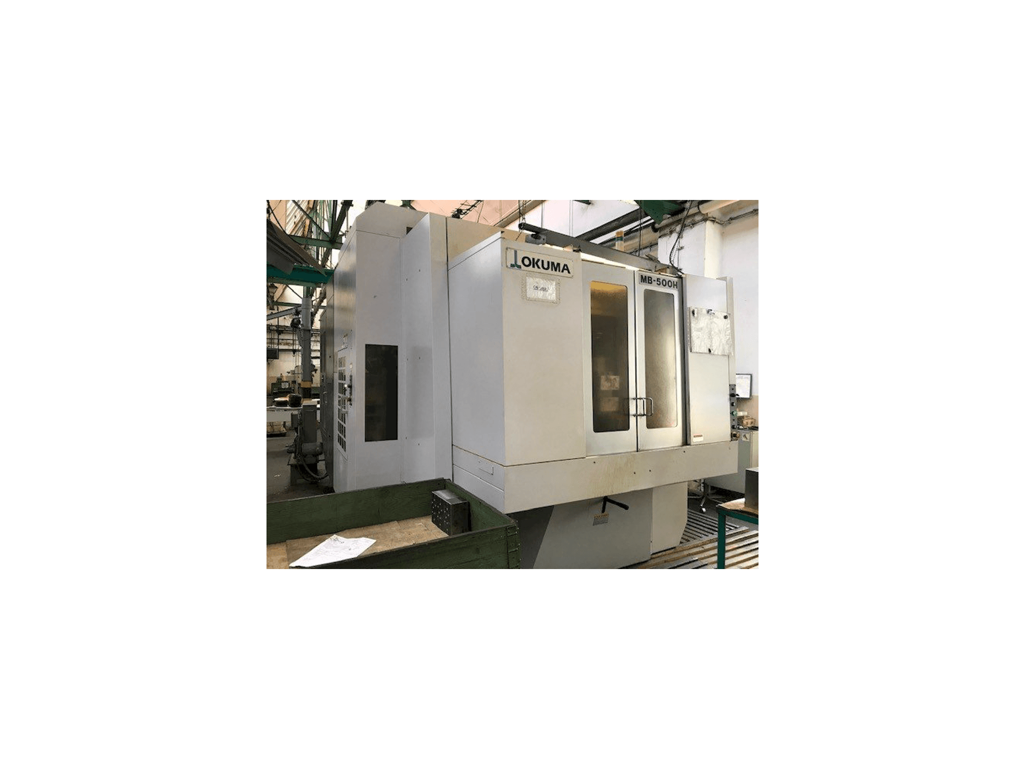 Widok z przodu maszyny Okuma MB-500H