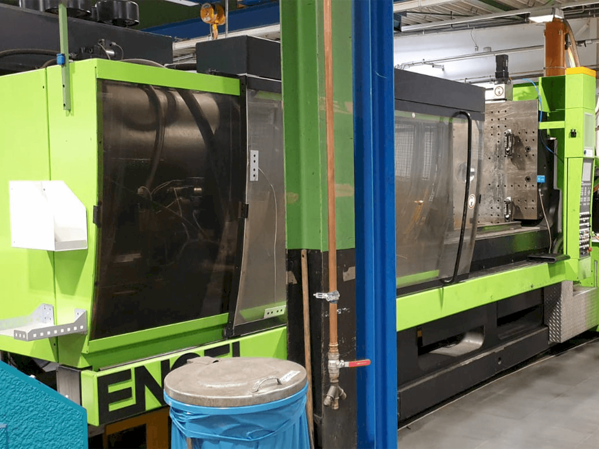 Widok z przodu maszyny ENGEL ES 2550/500 HL-V