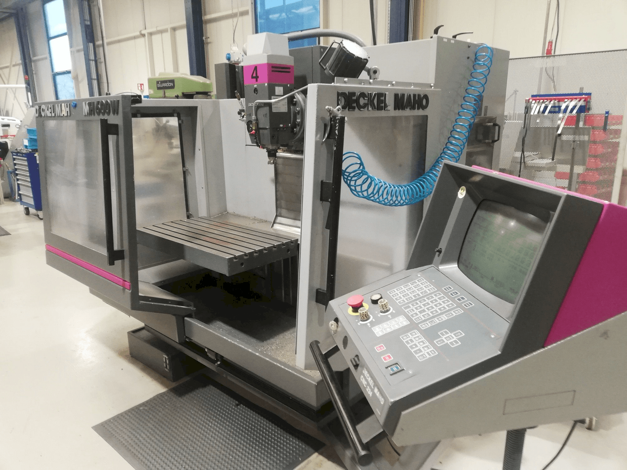 Widok z przodu maszyny DECKEL MAHO MH 600W