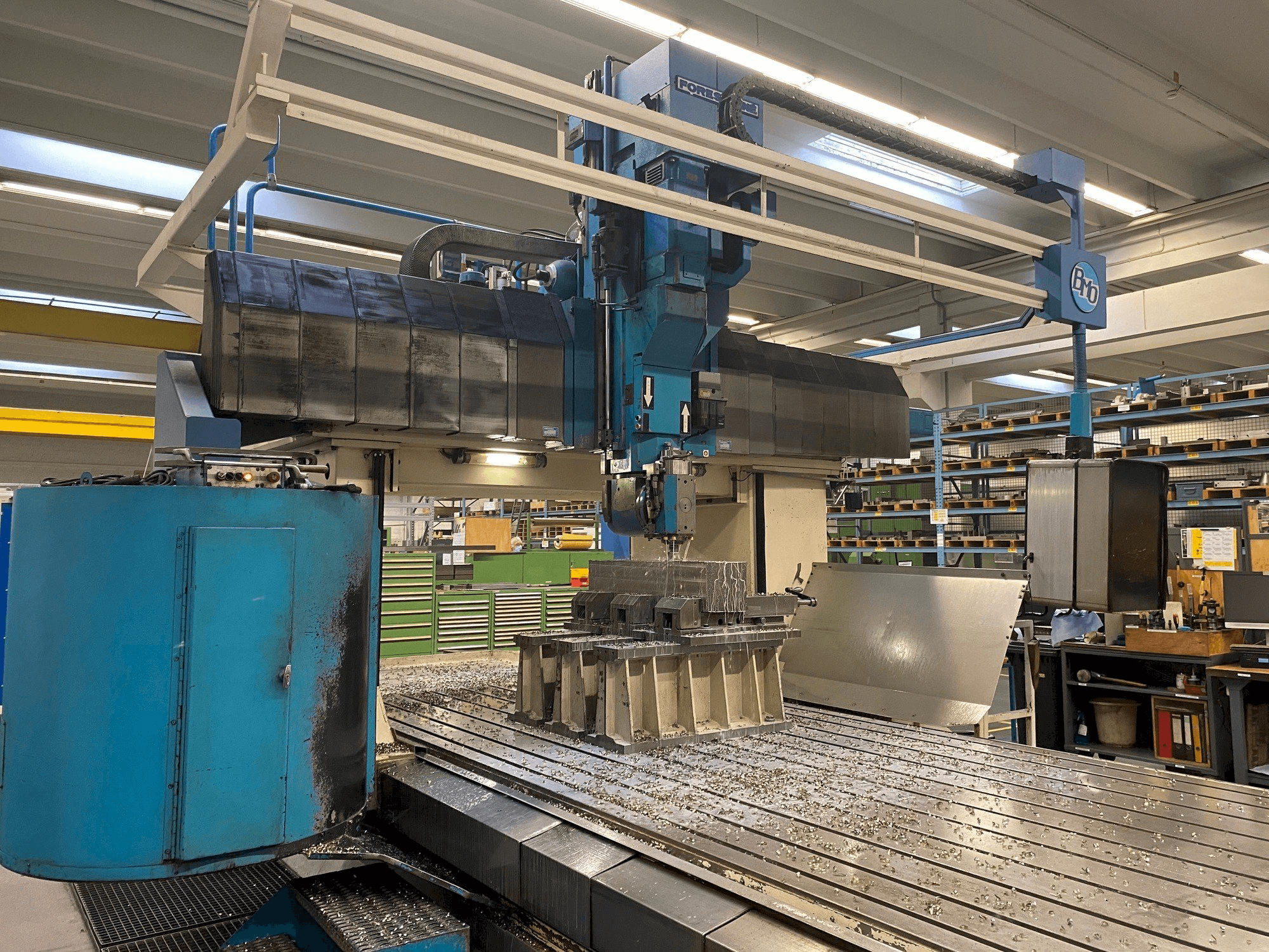 Widok z przodu maszyny Forest Line Seramill 240